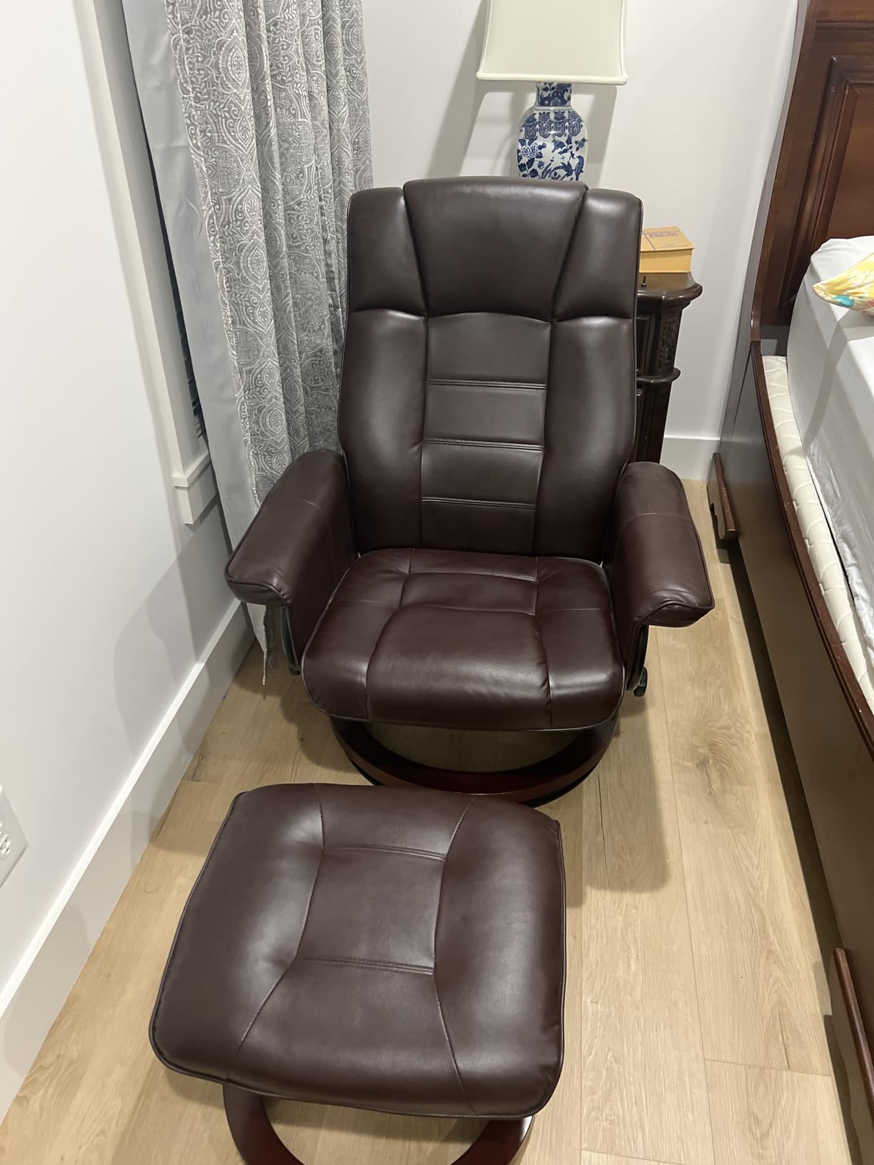 MCombo Manual Swivel Recliner with Ottoman, Faux Leather 9019 customer photo 2