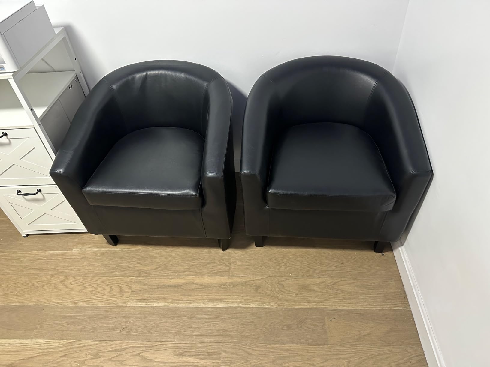 Yaheetech Accent Chairs Set of 2, Faux Leather Barrel Armchairs Black customer photo 1