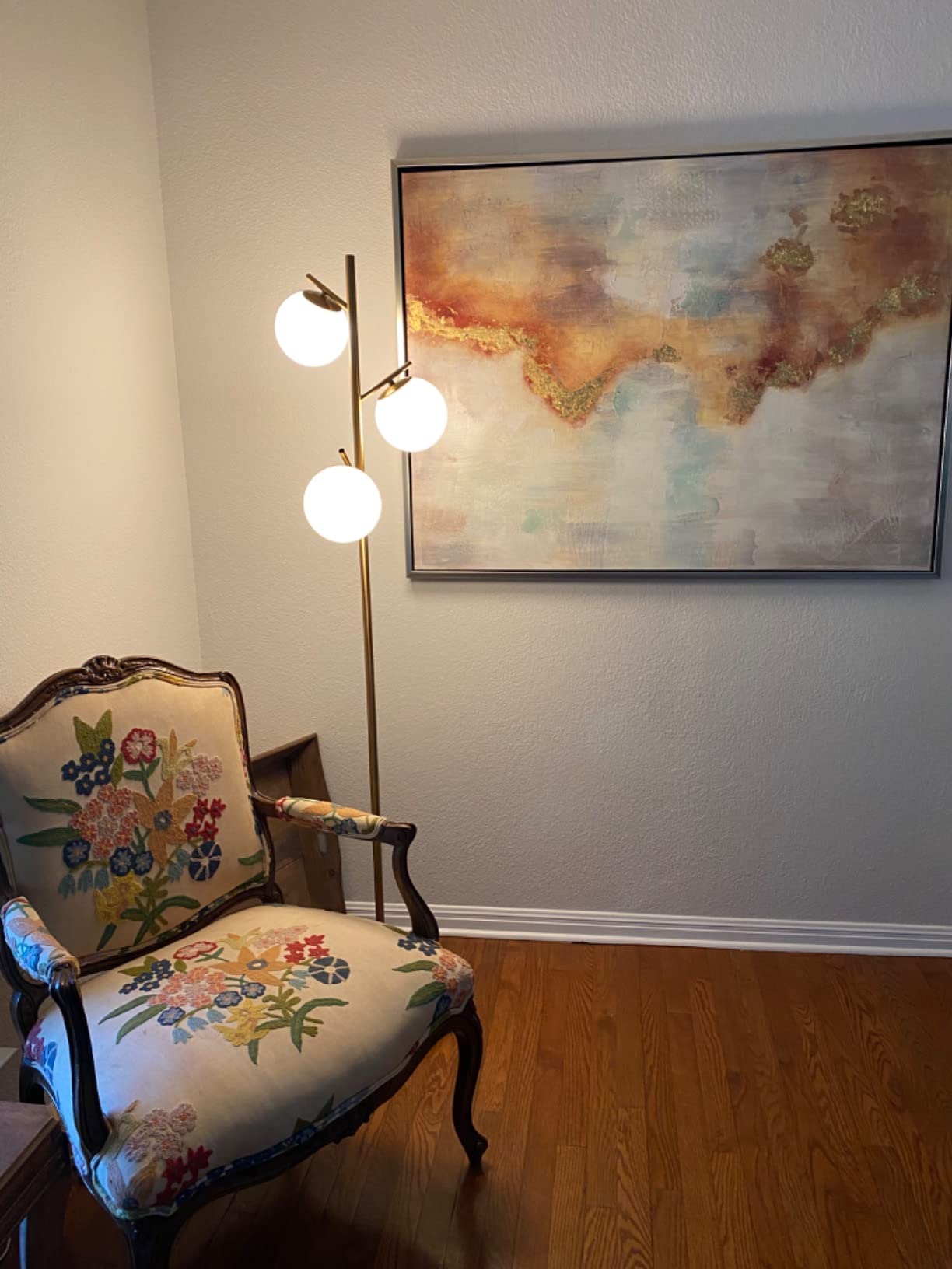 Tangkula Globe Floor Lamp, Mid Century Modern Standing Lamp with Glass Lampshade, Tall Pole Light for Living Room, Bedroom & Office (1-Globe, Gold) customer photo 1