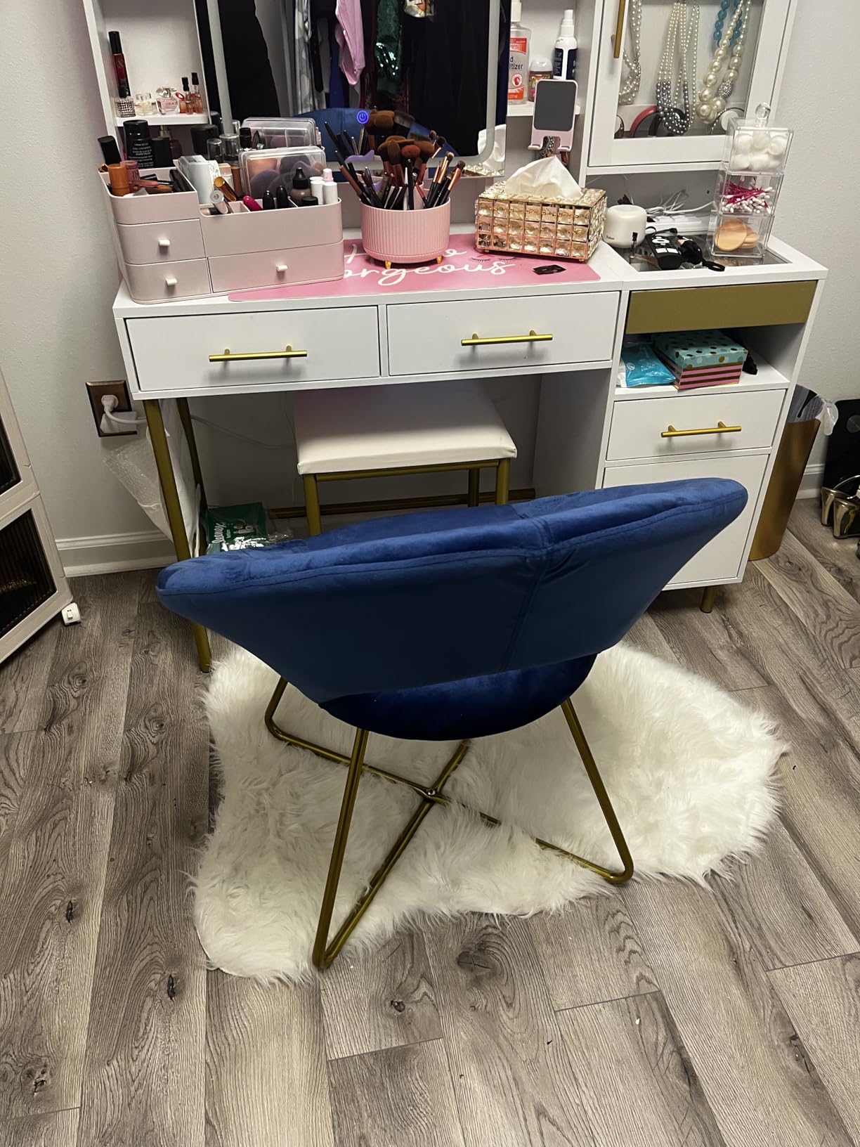 Roundhill Furniture Slatina Silky Velvet Upholstered Accent Chair with Gold Tone Finished Base, Pink customer photo 1