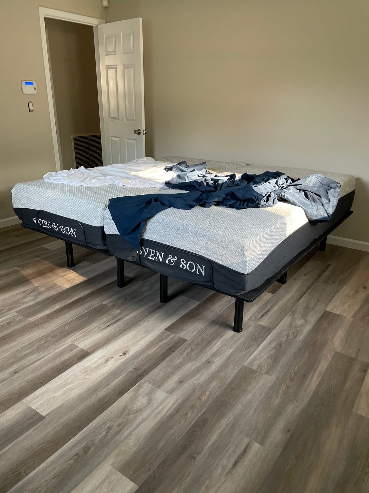 Sven & Son Essential Adjustable Bed Base (Frame) + 14 inch Hybrid Spring Matt (Medium Soft), Easy Assembly, Head and Foot Lift, Memory Positions, Zero Gravity, Wireless Remote - Split King customer photo 1