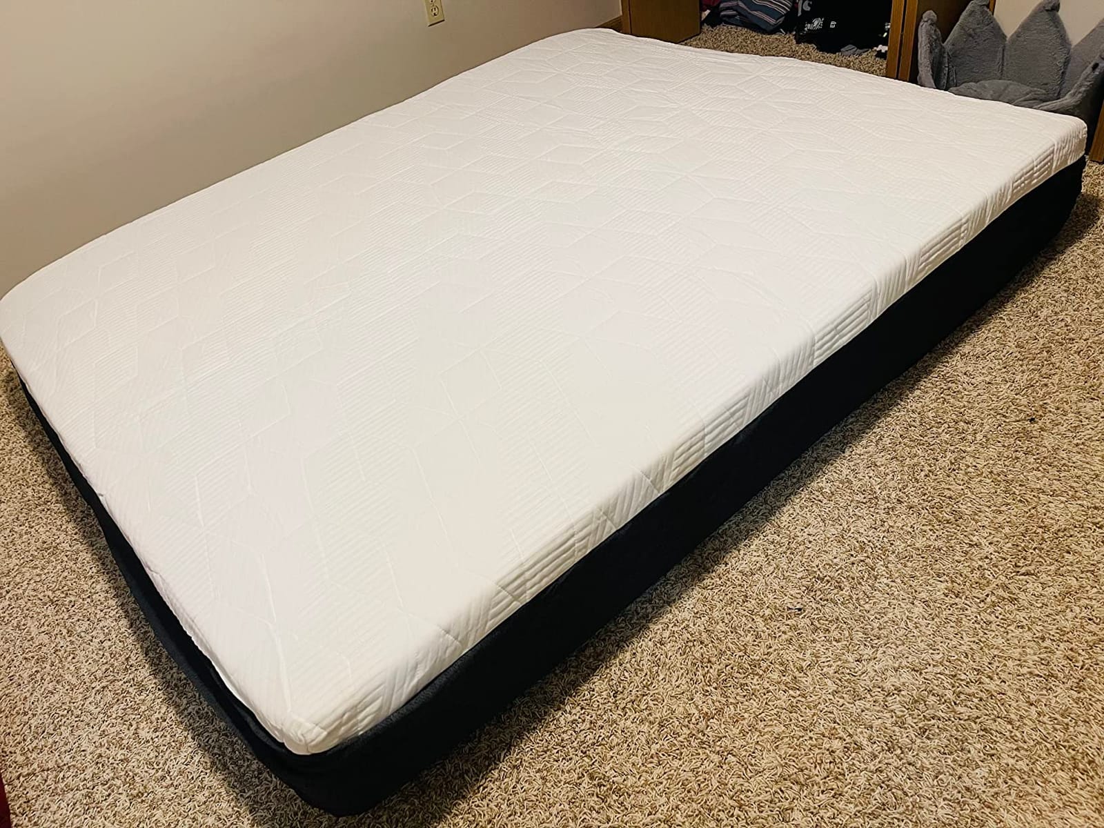Amazon Basics Cooling Gel Memory Foam Mattress, Firm, Breathable Support with Airflow Channels, CertiPUR-US Certified, 12 inches, Queen Size, 80 x 60, White/Dark Gray customer photo 1