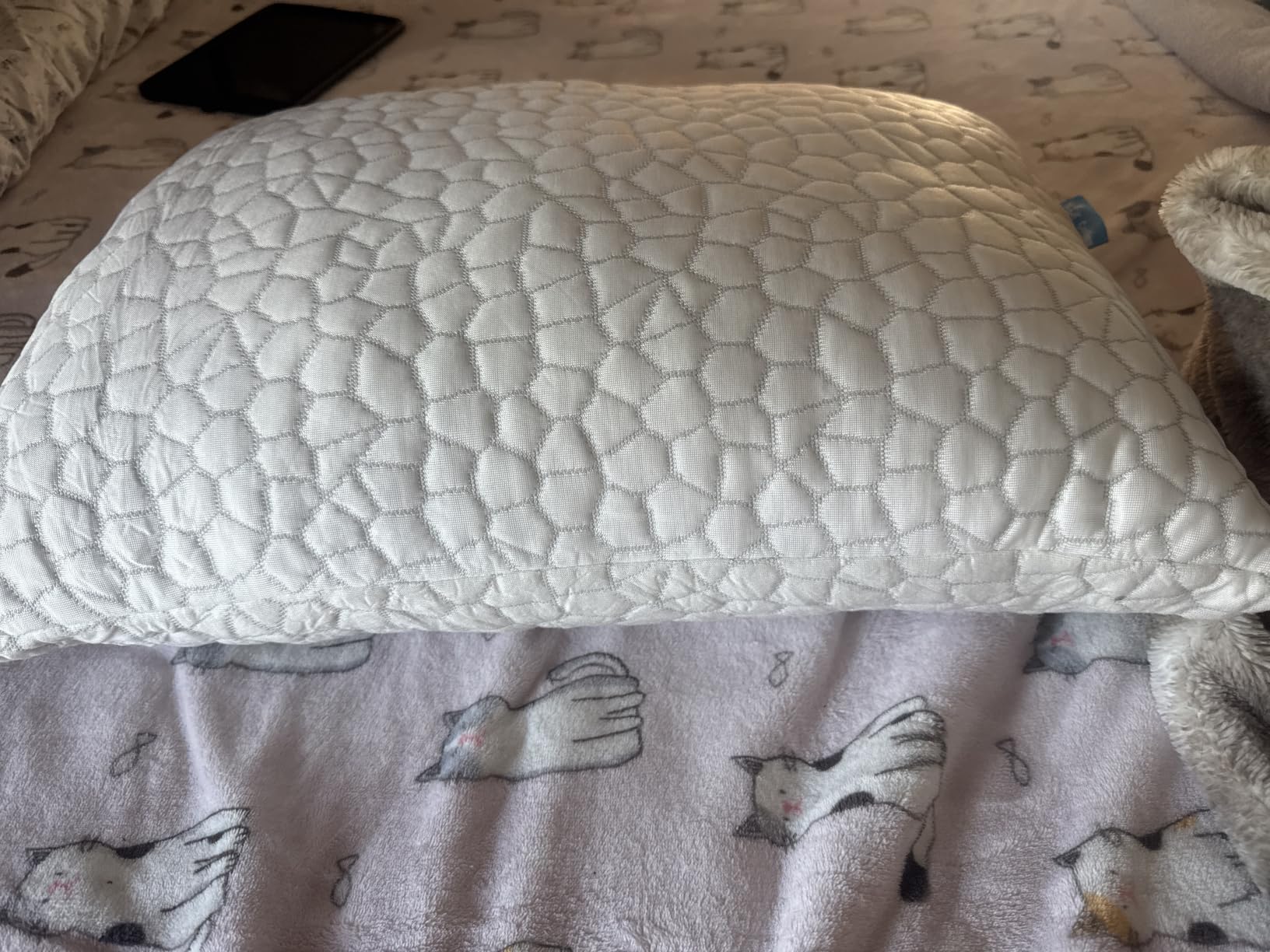 QUTOOL Cooling Pillow for Sleeping, CertiPUR-US Shredded Memory Foam King Pillows Set of 2, Cool Pillow for Hot Sleepers Adjustable Firm Pillow for Side, Back, Stomach Sleepers Soft Yet Support, White customer photo 1