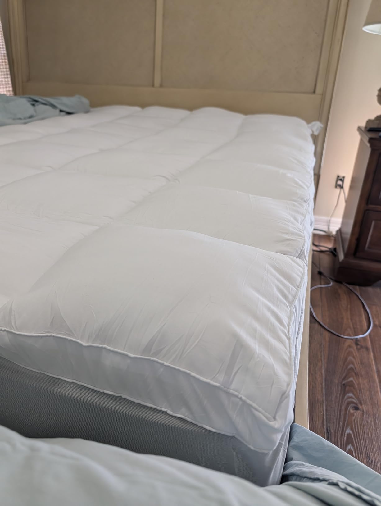 ELEMUSE Queen Mattress Topper, Extra Thick Pillow Top Mattress Pad Cover | Plush soft breathable bed topper for back pain relief, with elastic deep pocket and overfilled down alternative filling customer photo 1