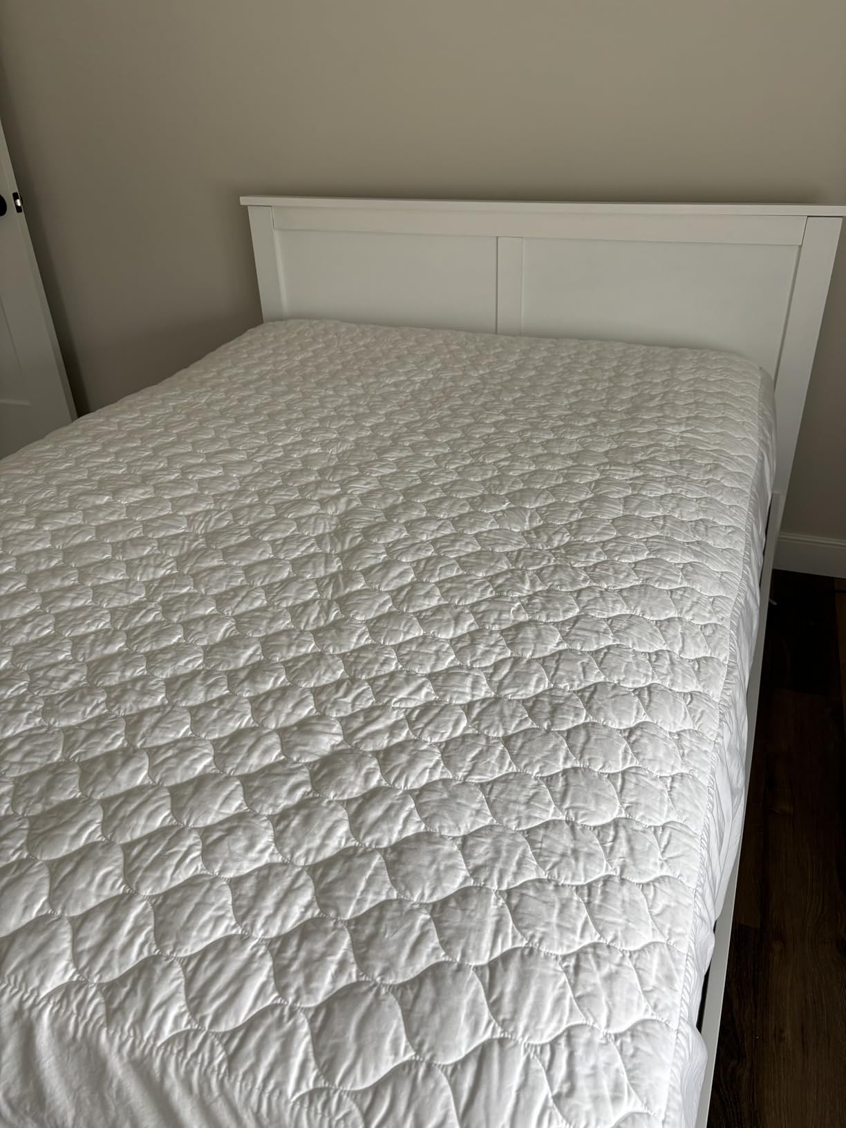Bioweaves 100% Organic Cotton Mattress Pad Cover, GOTS Certified Cooling Quilted Fitted Mattress Topper & Protector with Soft Cotton Wadding - 20 Inch Deep Pocket, Full customer photo 2