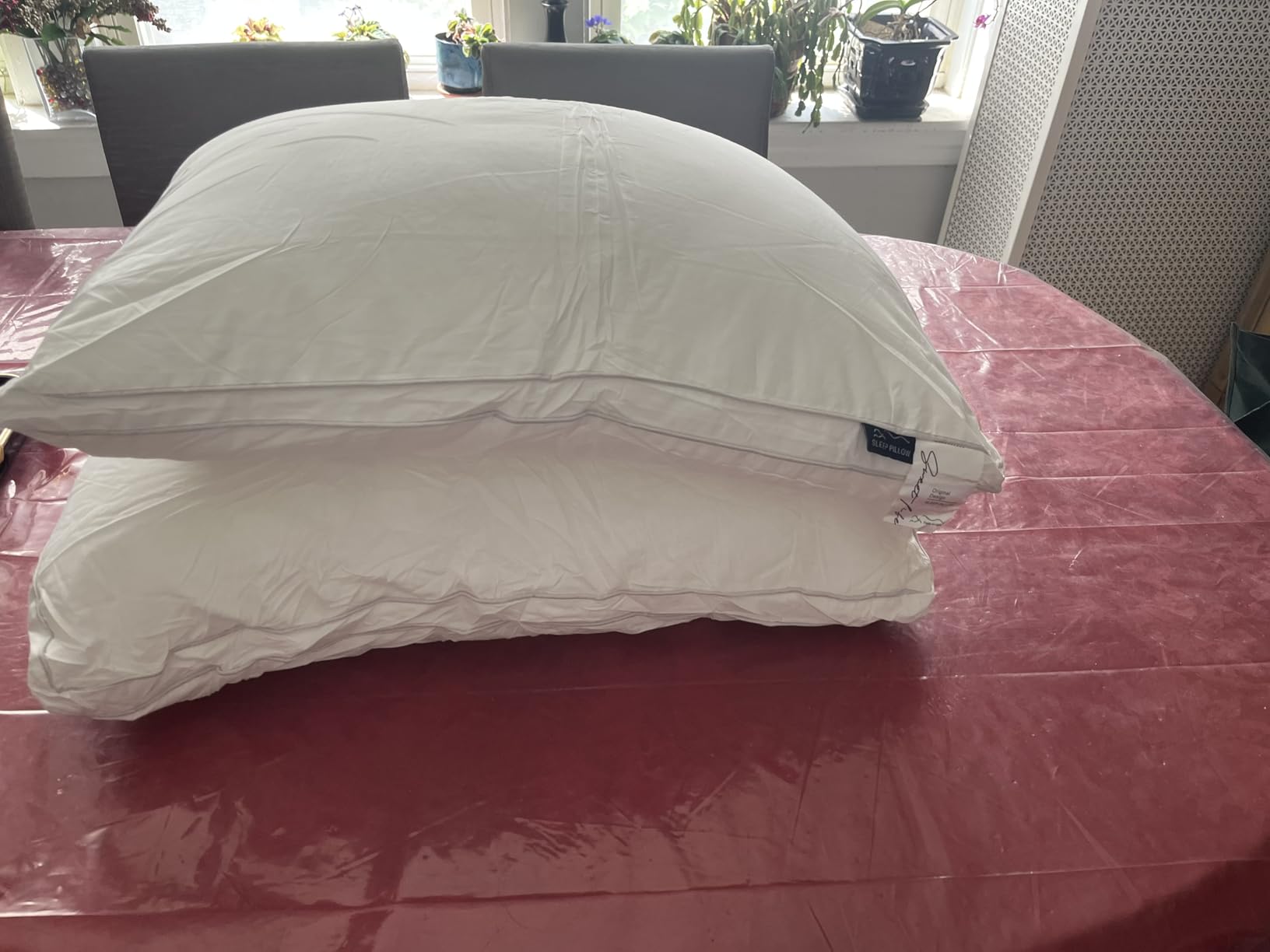 JICUSE Bed Pillows for Sleeping 1 Pack,Standard Size,Luxury Hotel Collection Pillow,Soft Fluffy and Great Support Down Alternative Filling,Gusseted Pillow for Side and Back Sleepers(20x26) customer photo 1