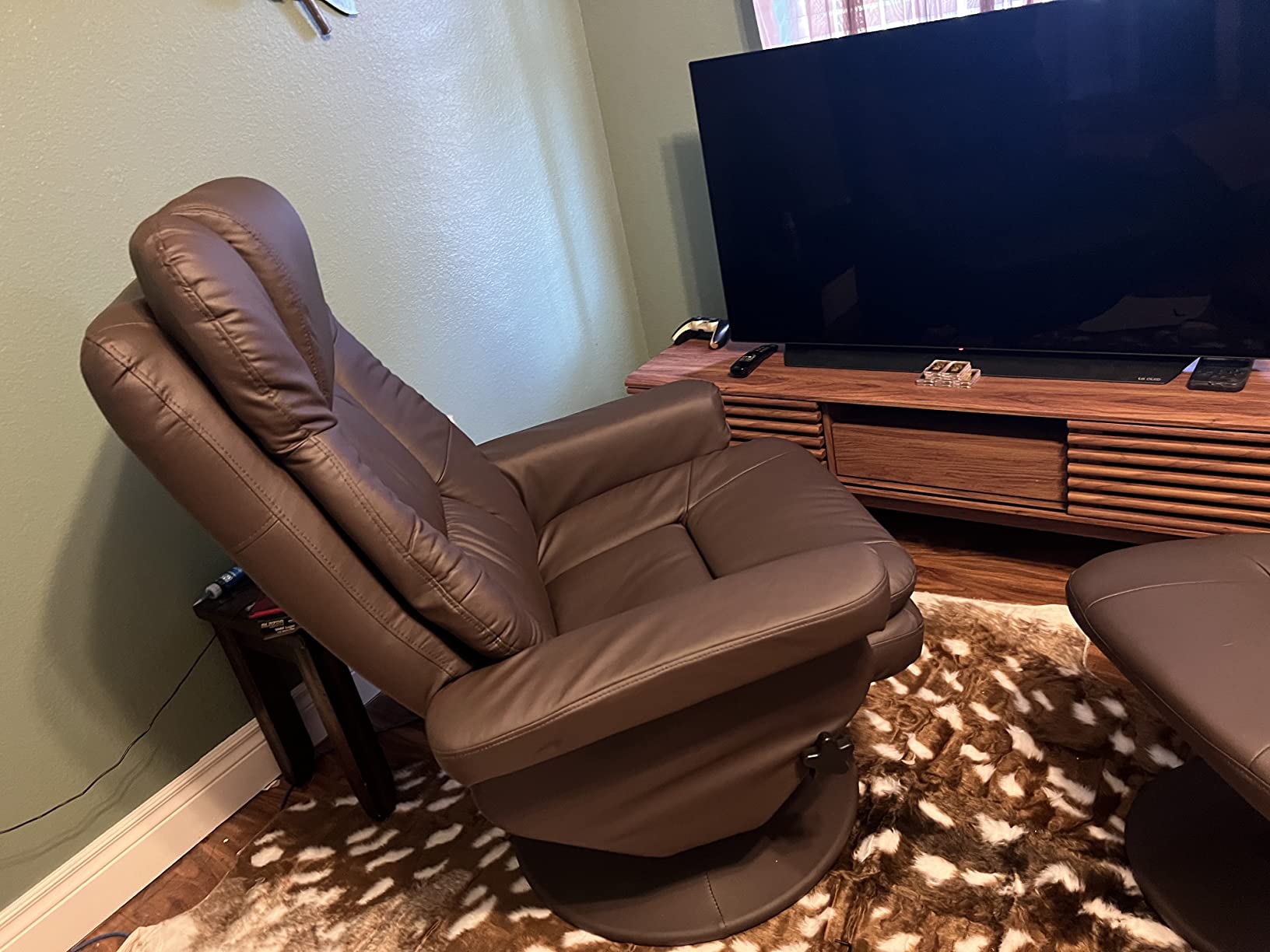 HOMCOM Swivel Recliner with Ottoman PU Leather Reclining Chair Black customer photo 1