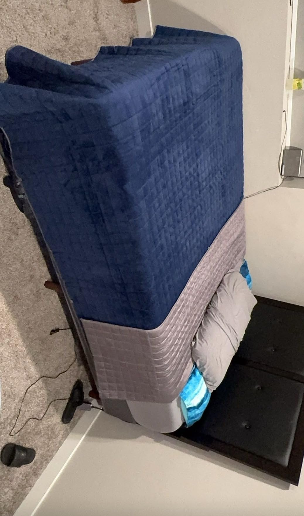 YnM Exclusive Weighted Blanket, Cooling Bamboo & Cozy Velvet Dual-Sided, Smallest Compartments with Glass Beads, Ideal for One Person of 190lbs on Queen/King Bed (60x80 Inches, 20 Pounds, Light Grey) customer photo 1