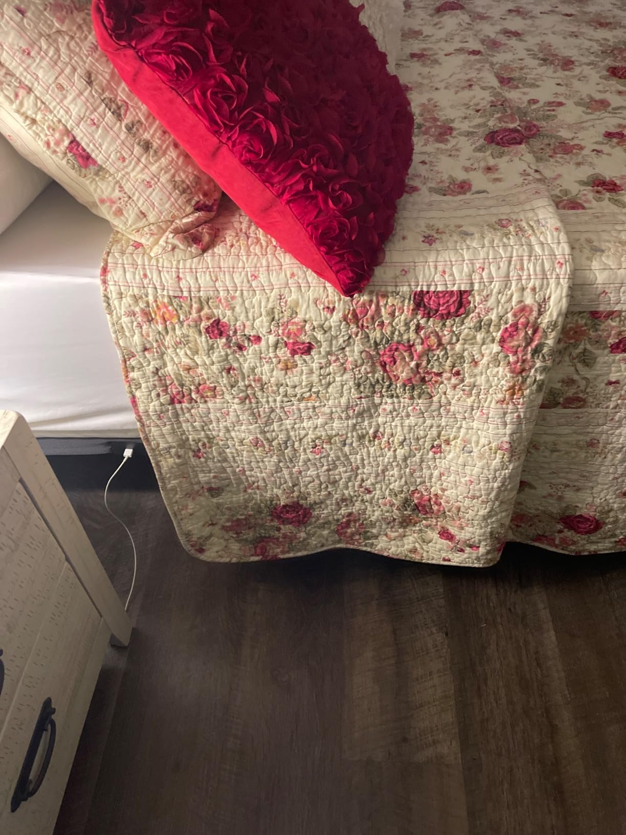Greenland Home Antique Rose Jumbo Oversized 100% Cotton Bedding Set, Bedspread 110 W x 118 L with 2 Shams 20 W x 26 L Each, Queen (3 Piece), Ecru customer photo 1