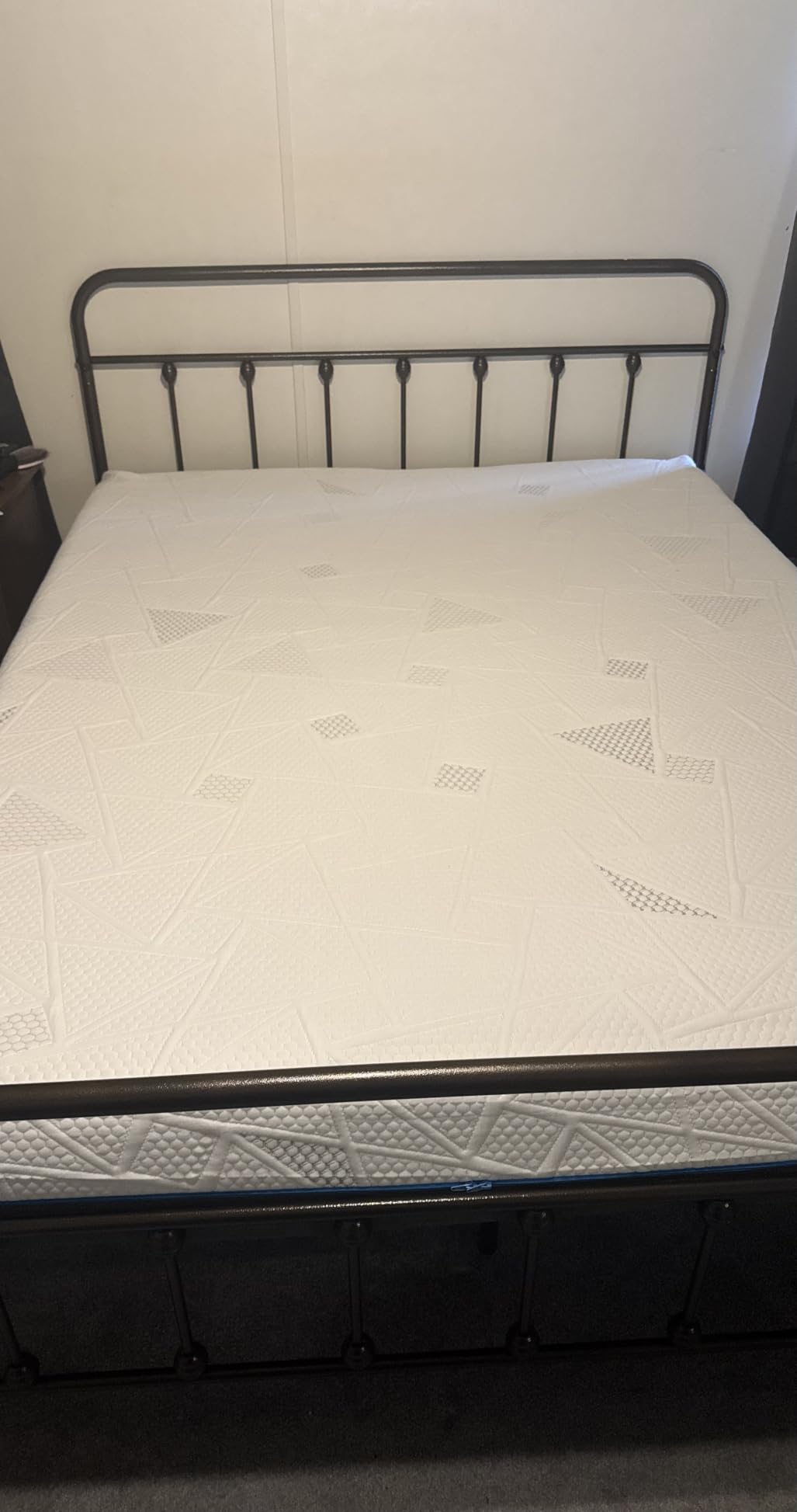 Yaheetech King Metal Platform Bed Frame, Victorian Headboard & Footboard customer photo 2