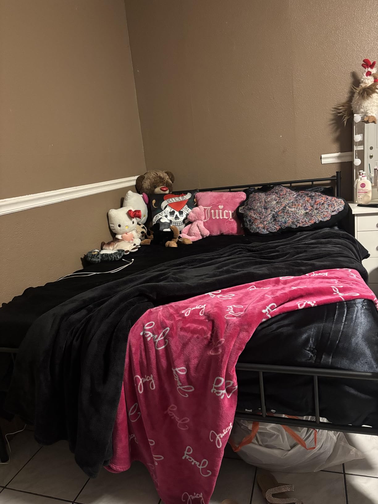 DIIYIV Queen Metal Bed Frame,Steel Slat Support,Noise Free,Easy Assembly customer photo 2
