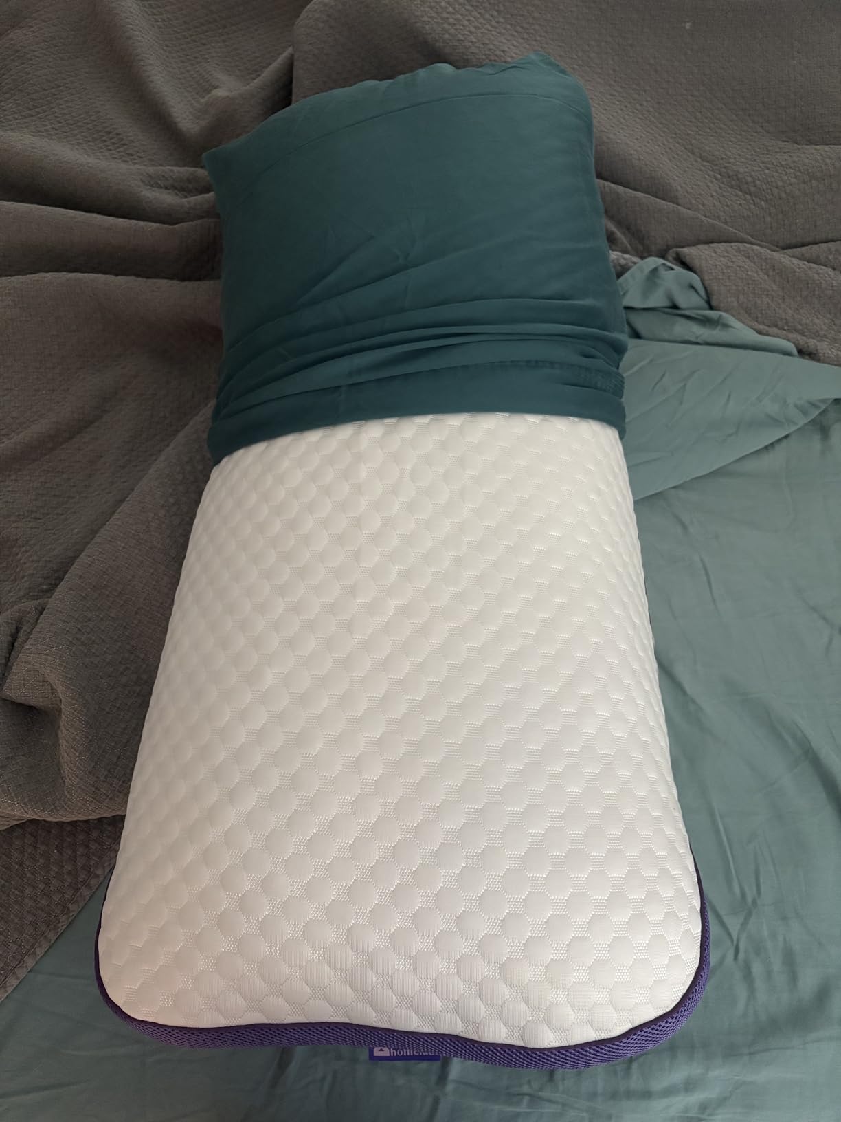 HOMELAB Cooling Adjustable Shredded Memory Foam Pillow, Queen 20x28, 1 Pack | Adjust the loft for side, back or stomach sleeping; the cooling removable cover adds comfort to the Queen 20x28 pillow. customer photo 1