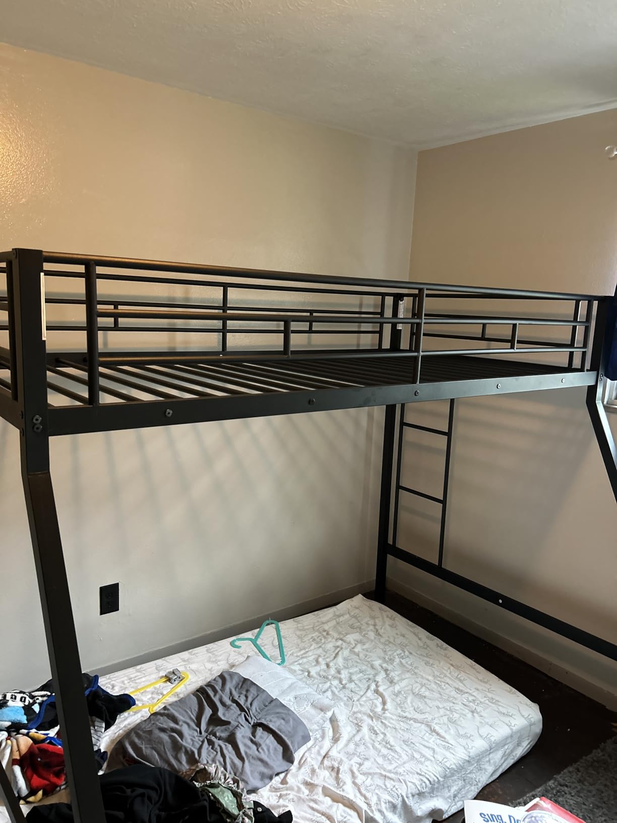 Giantex Twin Over Full Bunk Bed with Trundle, Heavy-Duty Metal Triple Bunk Beds w/Two Side Ladders & Safety Guard Rail, 3 in 1 Bunk Beds for Kids Teens, No Box Spring Needed, Black customer photo 1