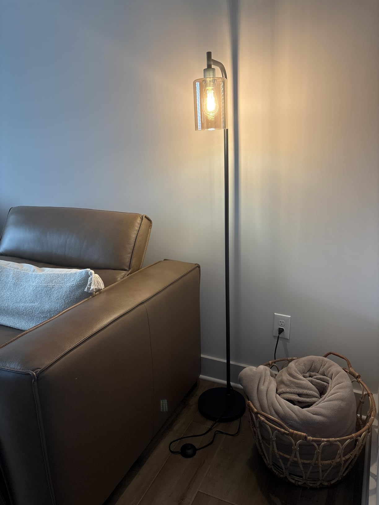 Ziisee Floor Lamps for Living Room - Standing Lamp with Seeded Glass Shade, Modern Floor Lamp with LED Bulbs, Industrial Floor Lamp for Bedroom, Black Tall Lamp for Office(Light Bulb Included) customer photo 2
