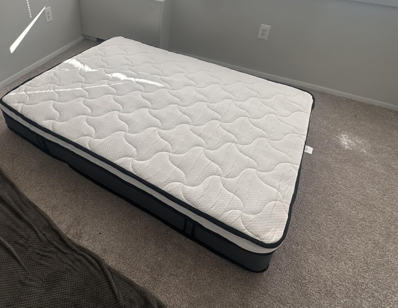 Queen Size Mattress, 12 Inch Hybrid Mattress in a Box, Back Pain Relief, Edge Support, Cooling Pillowtop Gel-Memory Foam & Individual Pocket Innerspring, Medium Firm, Fiberglass Free customer photo 2
