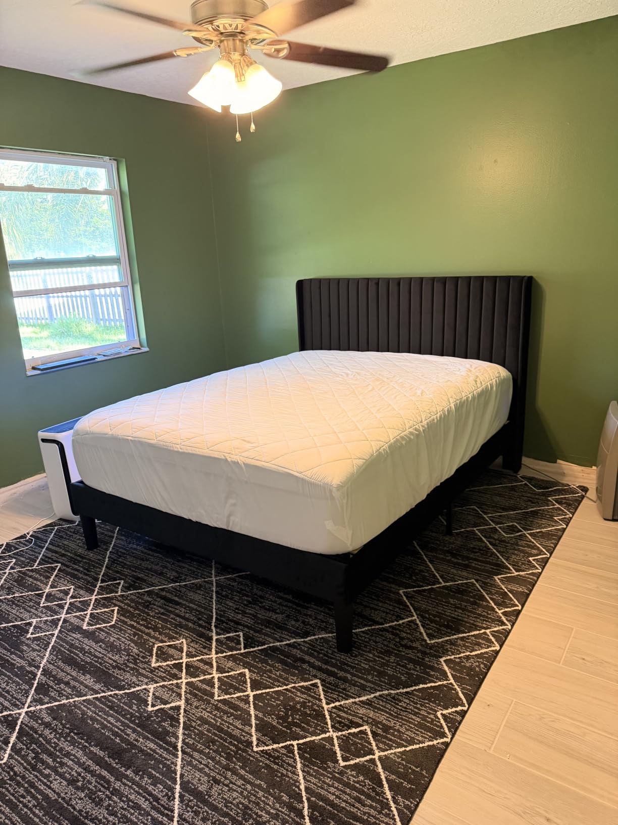SHA CERLIN Full Size Velvet Bed Frame, Tufted Wingback Headboard, White customer photo 1