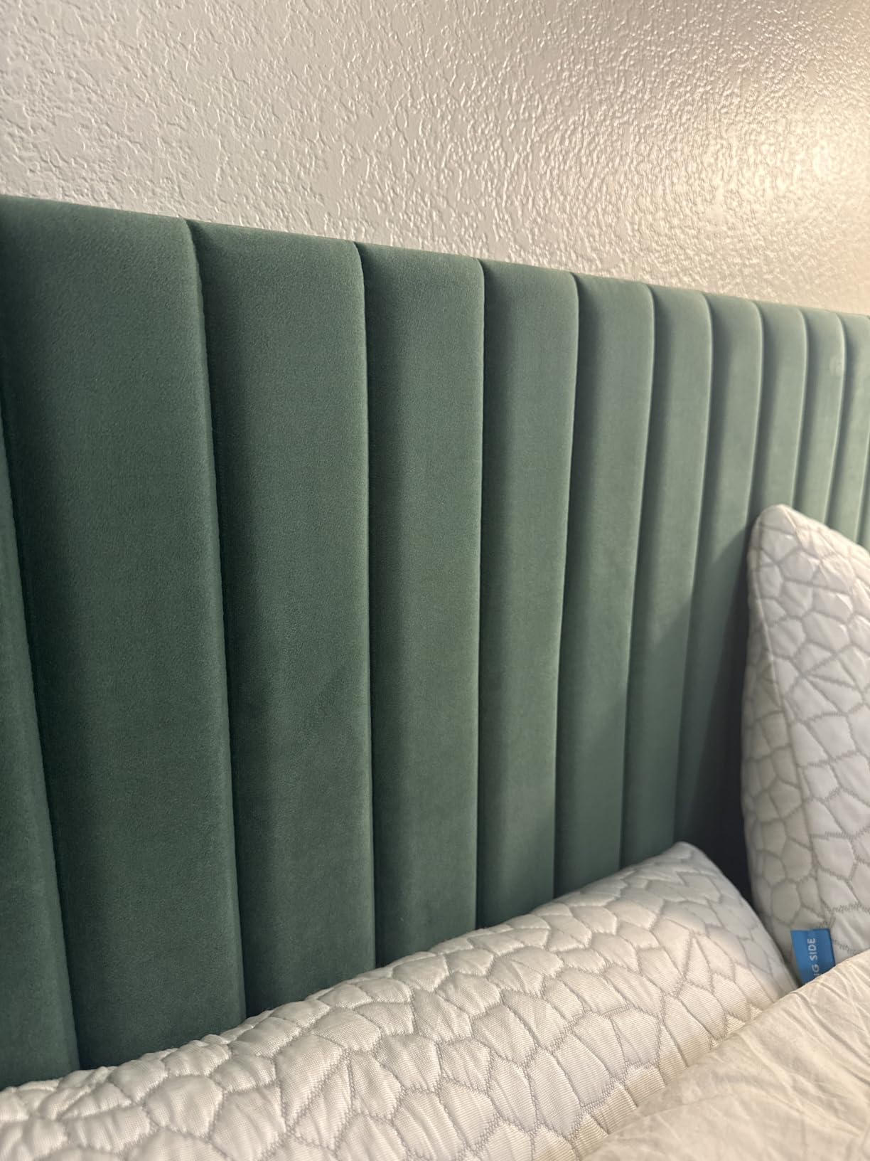 SHA CERLIN Full Size Velvet Bed Frame, Tufted Wingback Headboard, White customer photo 2
