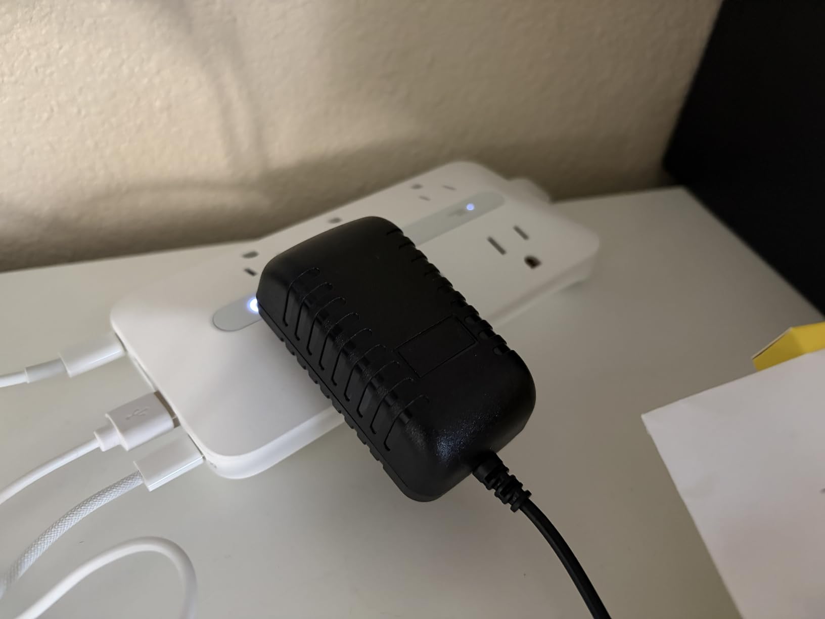 Anker Power Strip with 300J Surge Protector, 5ft Outlet Extender, 20W, 6AC customer photo 2