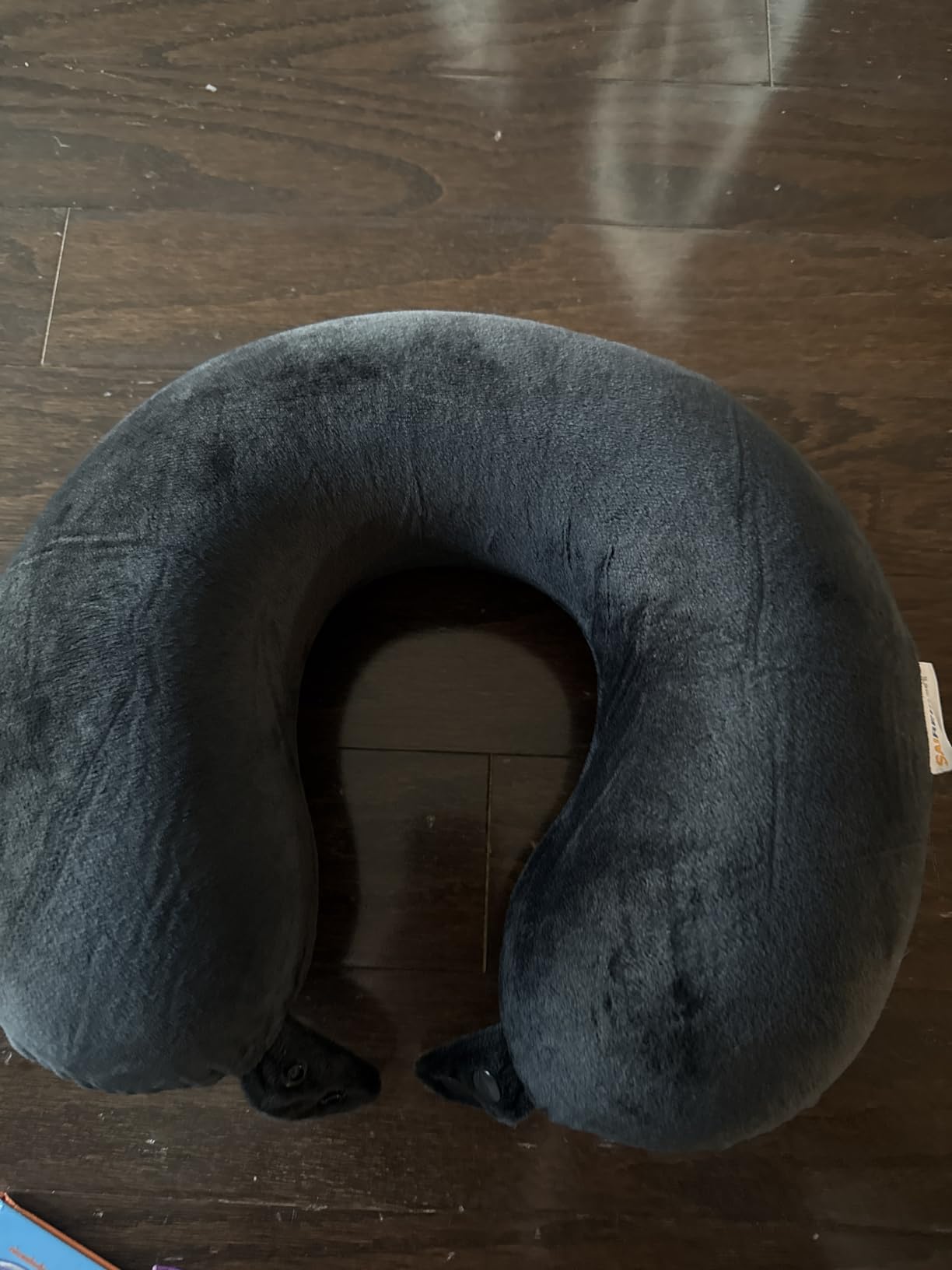 SAIREIDER Travel Pillow 100% Pure Memory Foam Travel Neck Pillow, Airplane Pillow for Traveling、Car、Home、Office,Washable Cover(Black) customer photo 1