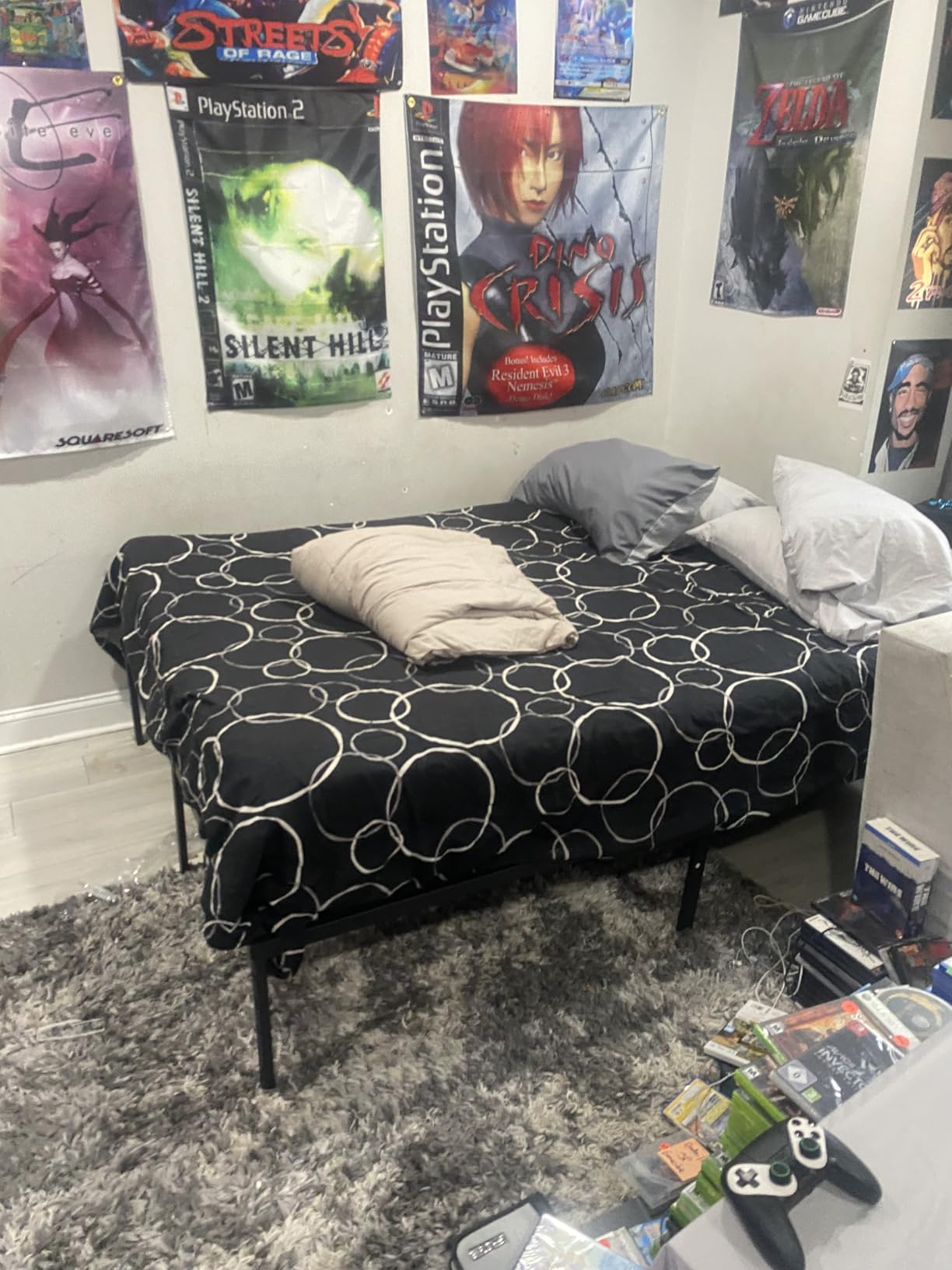 HLIPHA Metal Platform Bed Frame 18 Inch Tall,No Box Spring Needed,King Size Bed with Heavy Duty Strong Support Slats,Easy to Assemble,Black customer photo 1