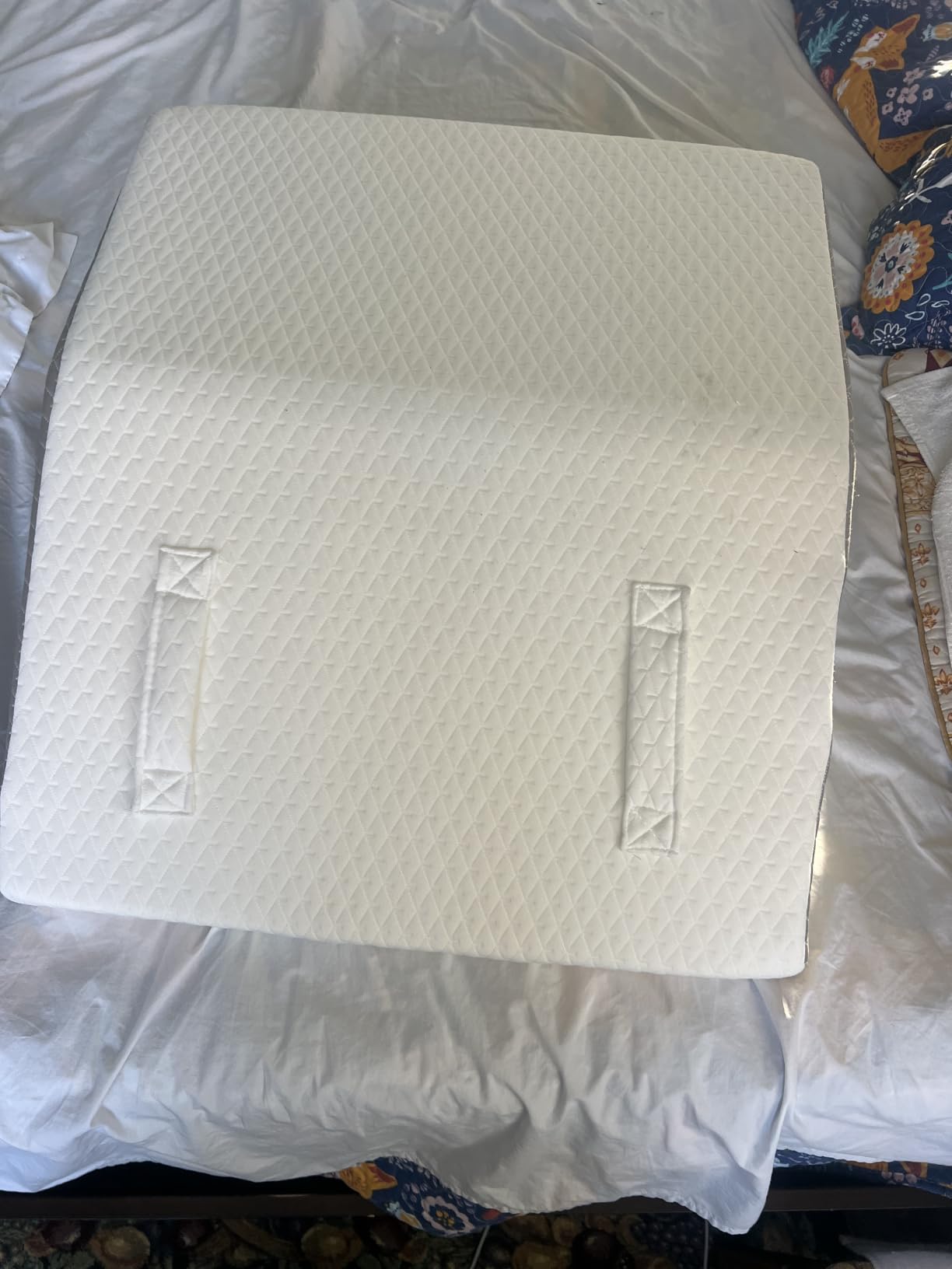 Ruqmuis Leg Elevation Pillow for After Surgery, 8inch Foam Leg Elevating Pillow for Swelling and Blood Circulation, Leg Wedge Pillow for Sleeping, Knee Pillow for Knee Hip Ankle Pain Relief, White customer photo 2