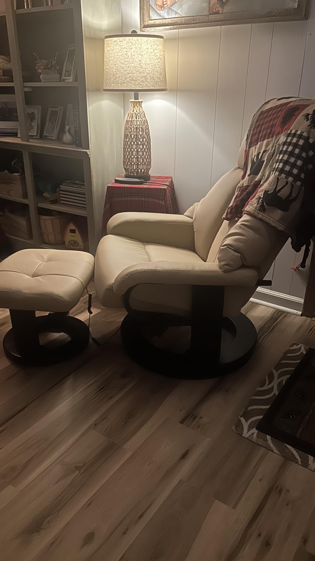 HOMCOM Massage Recliner Chair with Ottoman, 360° Swivel Recliner and Footstool, 10 Point Vibration, PU Leather Reclining Chair with Side Pocket and Remote Control, Gray customer photo 1
