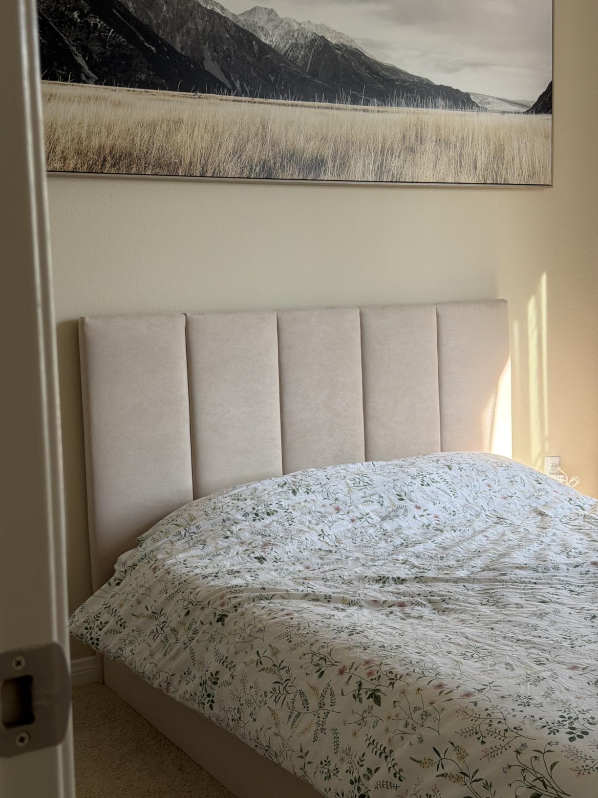 VELOCAVA King Size Upholstered Lift-Up Storage Bed, Beige Linen-Look Fabric Bed Frame with Vertical Panel Headboard, Hydraulic Lift Storage, Wooden Slat Support, No Box Spring Needed customer photo 1