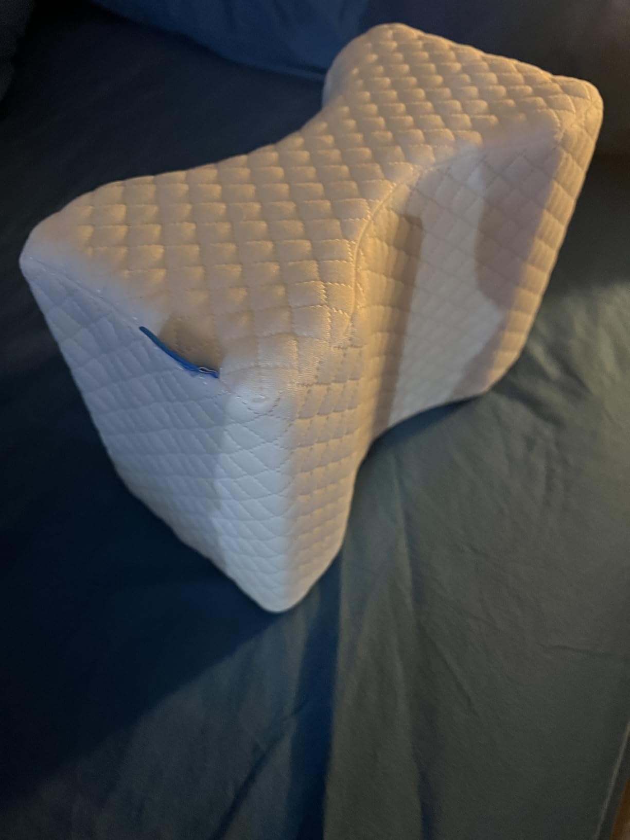 CloudBliss Cooling Gel Knee Pillow for Side Sleepers, Memory Foam, White | Contoured leg pillow, high-density foam, removable machine-washable cover, breathable fabric, hip and knee support customer photo 1