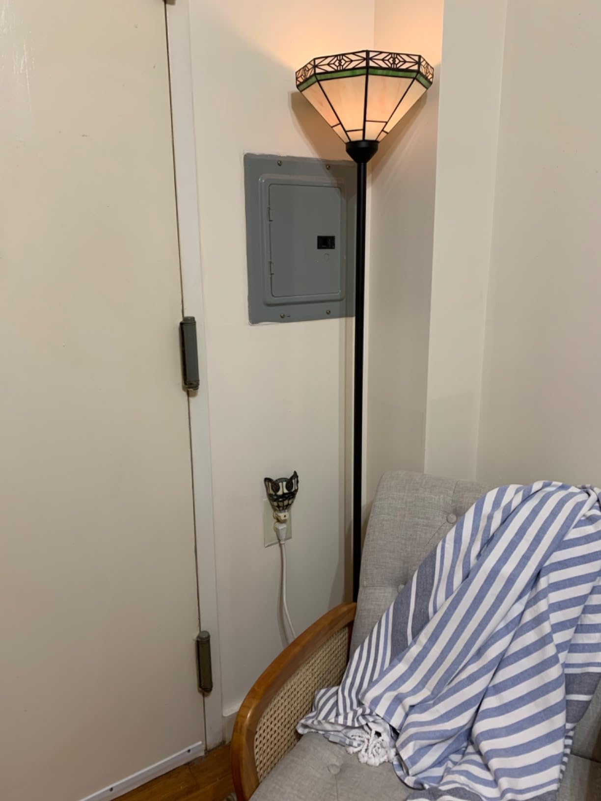 Floor Lamp with Stained Glass Shade, Vintage Style Torchiere Standing Lamp, Tall Pole Lamp with Foot Switch, Mid Century Modern Decorative Corner Light for Living Room Bedroom Home Office(E26 Base) customer photo 1