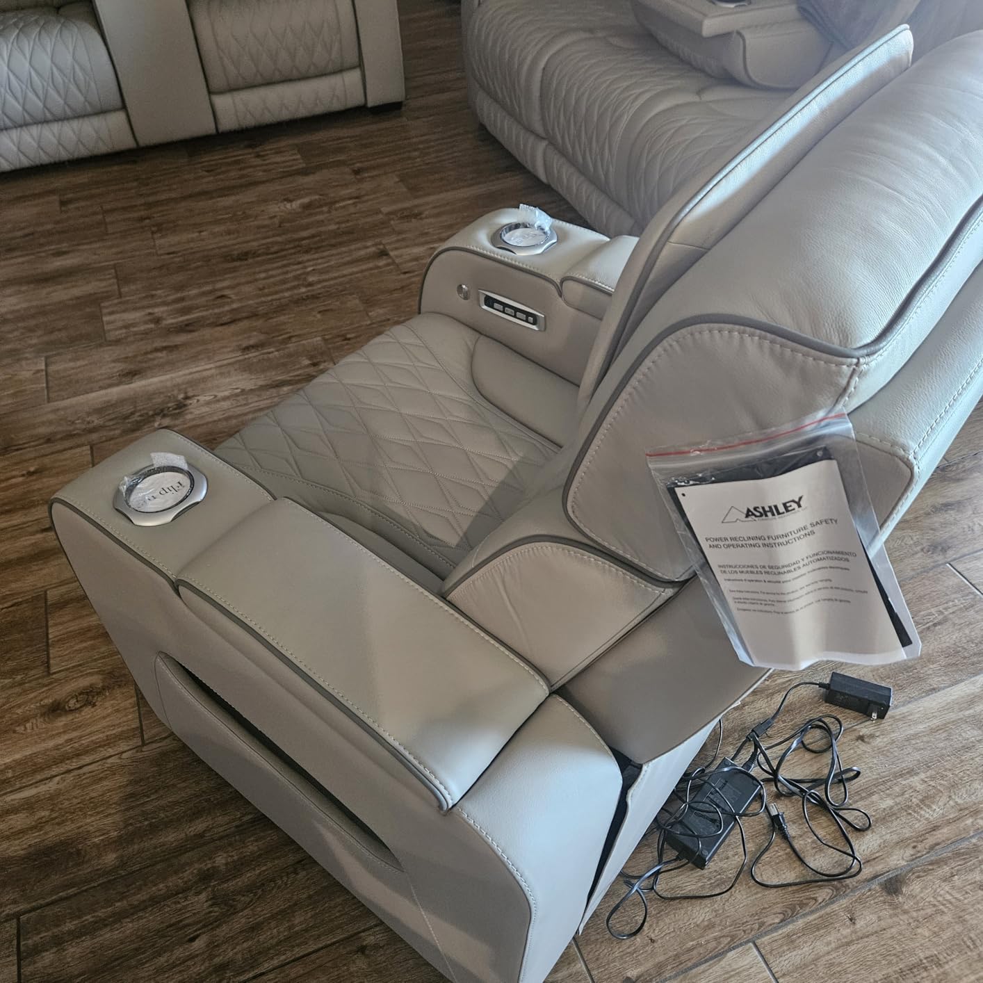 Signature Design by Ashley Leather Power Recliner Chair, Zero Gravity | Soothing air massage and heat, Extended ottoman with adjustable headrest, 250-lb weight capacity, Boyington Series customer photo 1