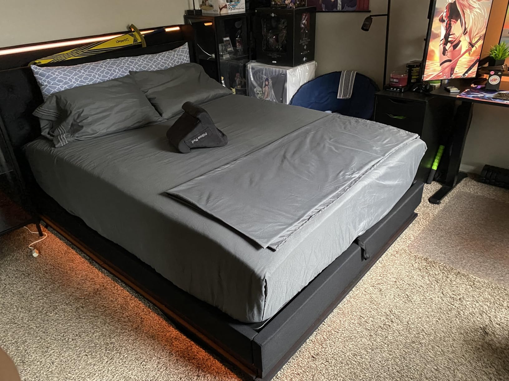 Ailisite Lift Up Storage Bed Queen, Bed Frame Queen Size with Charging Station & Led Lights, Upholstered Platform Bed with Wingback Storage Headboard, Hydraulic Lift System, No Box Spring Needed, Black customer photo 2