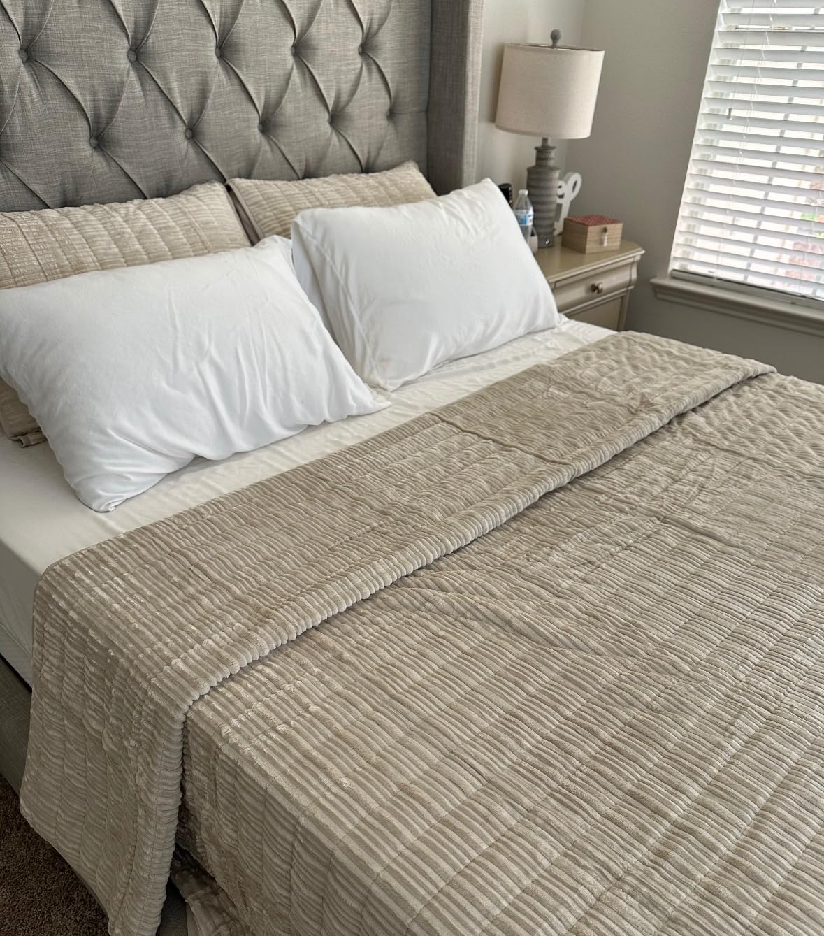 DOWNSTORIA Feather Down Pillows King Size Set of 2 with Gusset, Luxury Hotel Collection Bed Pillow 2 Pack, Down Surrounded Pillows for Sleeping, Soft Fluffy for Side, Back Sleepers 20x36 in. customer photo 1