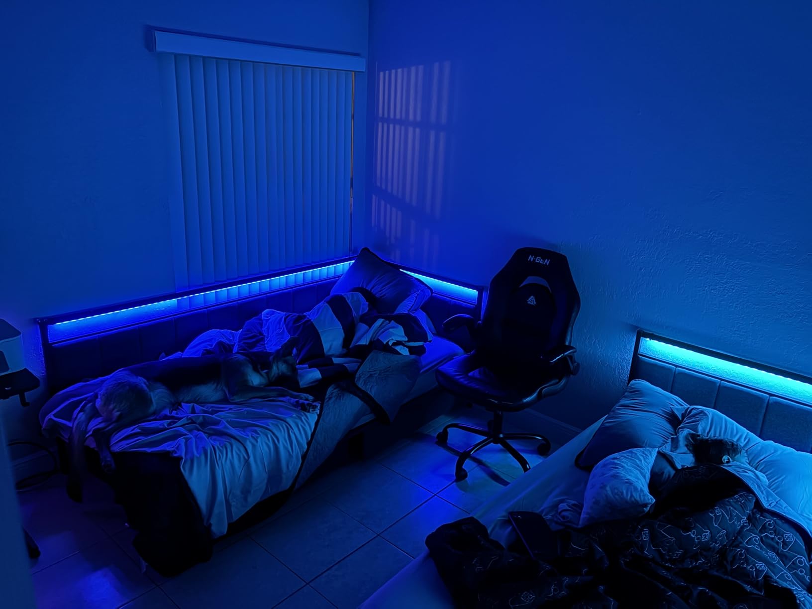 Hasuit Corner Bed Frame with Storage Drawers, Twin Daybed with Line Fabric Upholstered Fence, Kids Bed Unit with LED Light and Charging Station, Modern Bed Frame customer photo 1