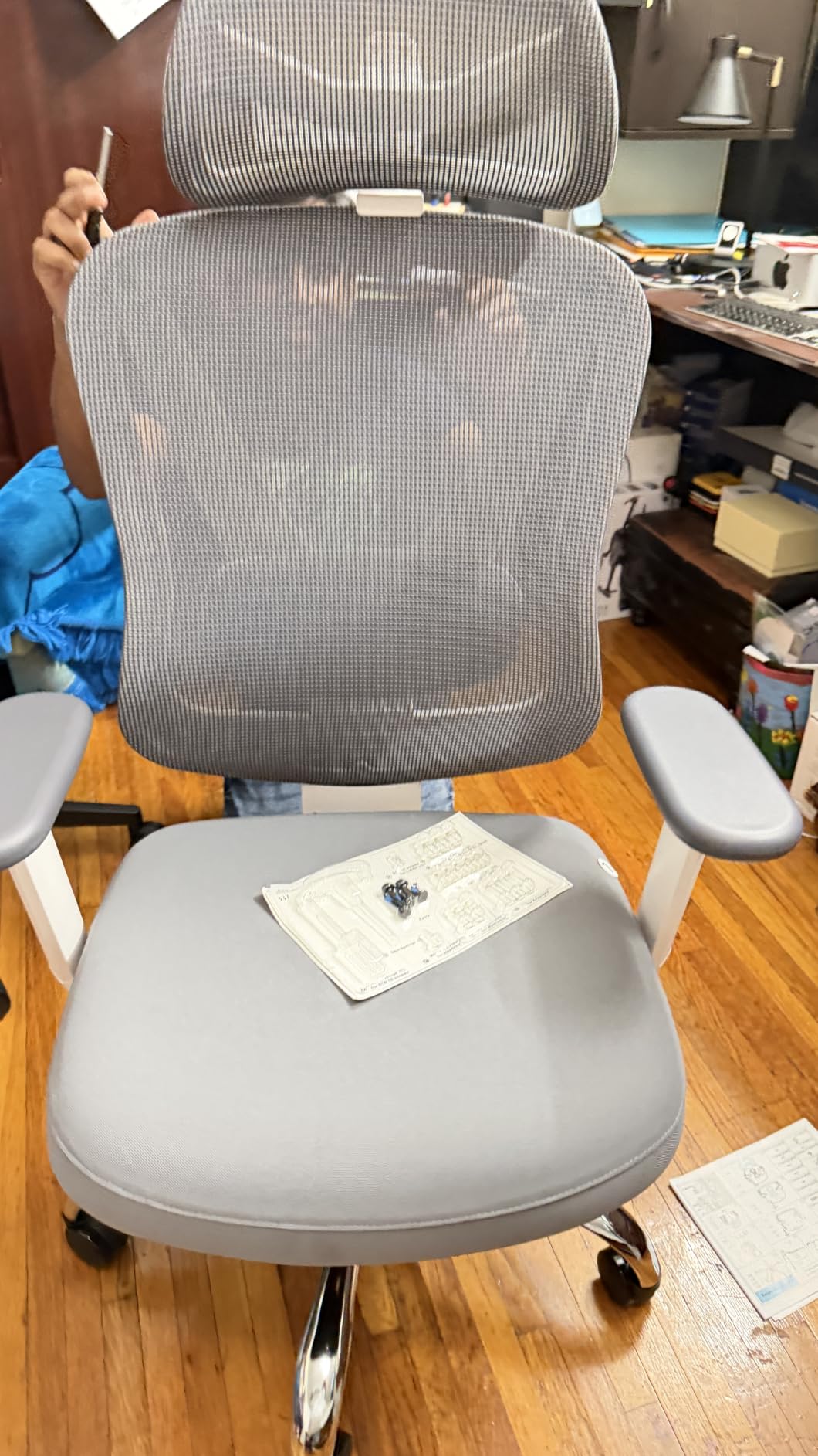 HOLLUDLE Ergonomic Mesh Office Chair - 3D Adjustable Lumbar Support & 3D Armrests, V-Shaped Back, Adjustable Desk Chair for Office & Home, White customer photo 2