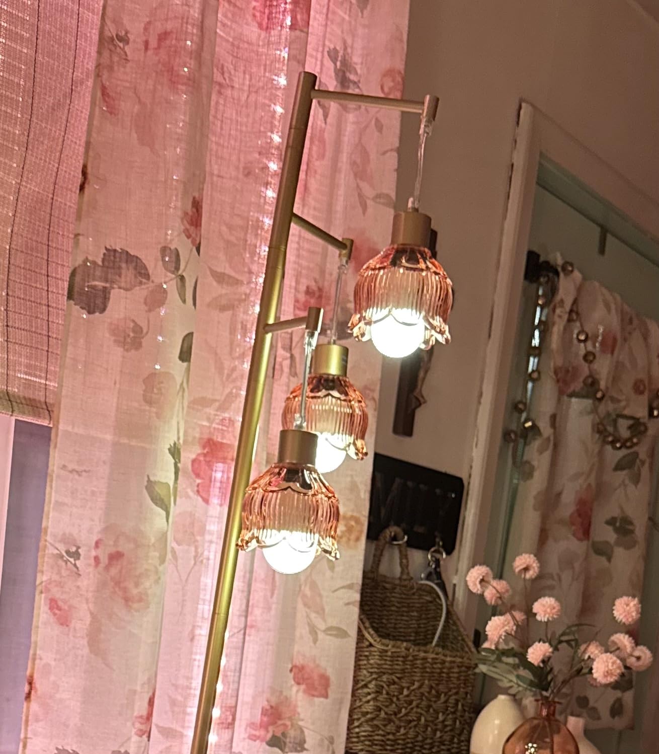 QIYIZM Gold Floor Lamp for Living Room,Bedroom,Tree 3 Light Standing Lamp Mid Century Modern Brass Tall Floor Lamps Vintage Retro Floor Lights Glass Flower Amber Lamp Shade Farmhouse Boho Bohemian customer photo 2