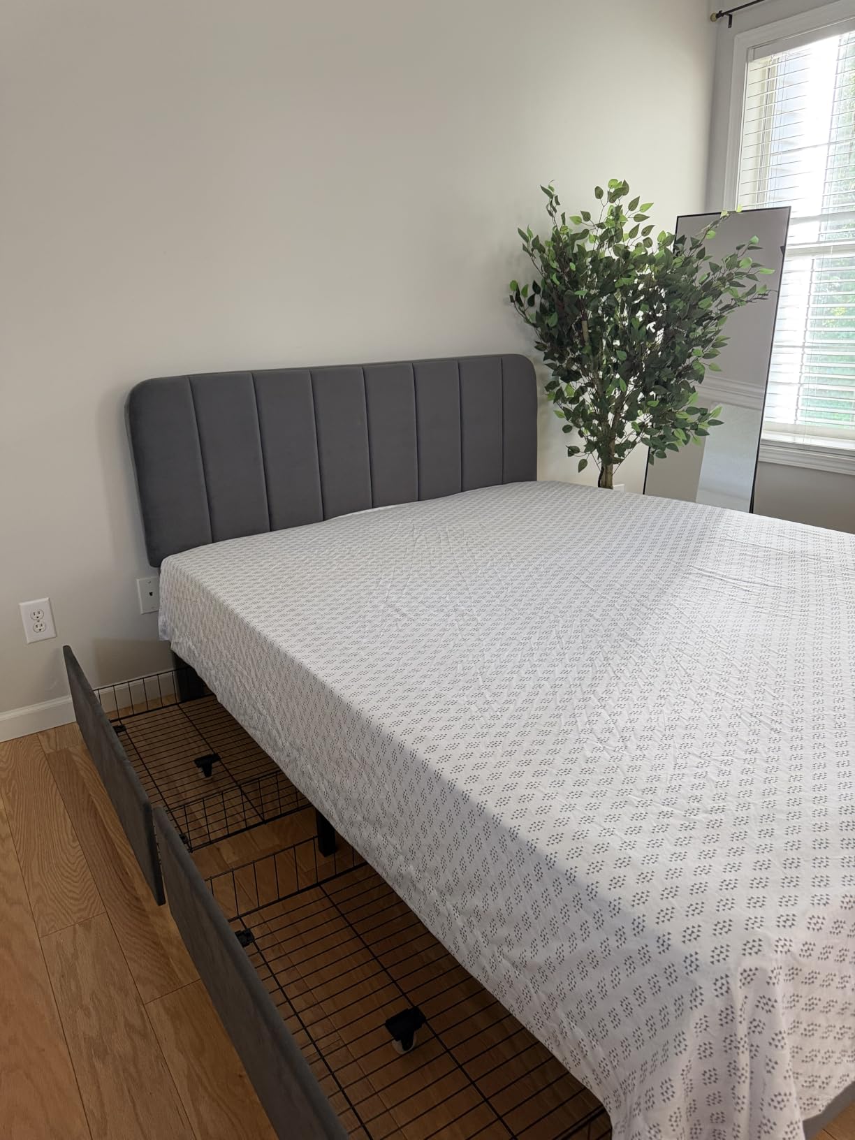 VECELO Twin Size Upholstered Bed Frame with Drawer and Headboard, Velvet Platform Storage Bedframe, Wooden Slats Support, No Box Spring Needed,Black customer photo 2