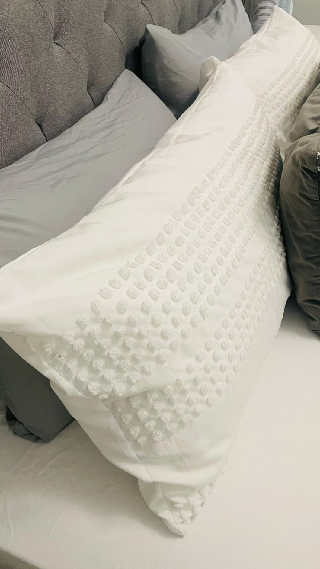Pacific Coast Pillows Queen Size Set of 2, Goose Feather and Down Pillow for Sleeping, 3-Chamber Hotel Pillow for Side Sleepers and Back Sleepers customer photo 1
