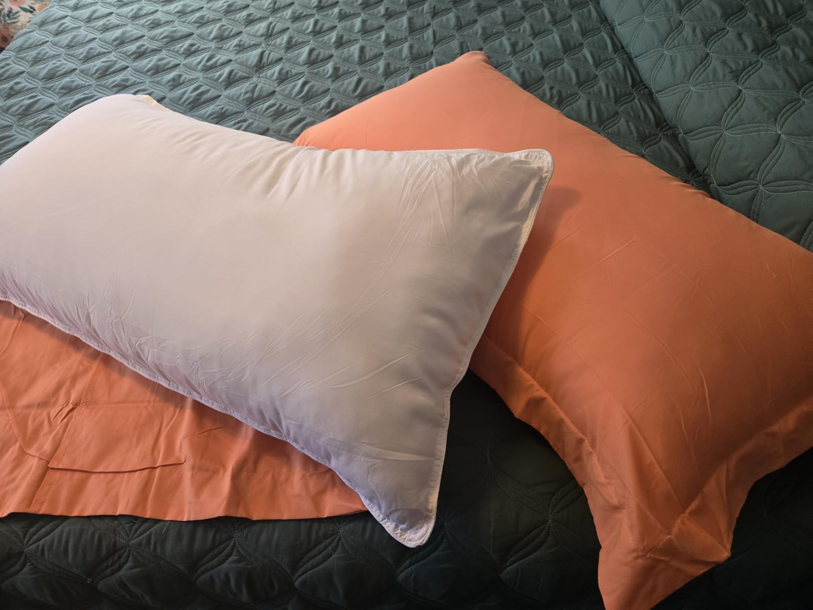 Utopia Bedding Bed Pillows for Sleeping (White), Queen Size Set of 4, Hotel Pillow, Cooling Pillows for Side, Back or Stomach Sleepers customer photo 2