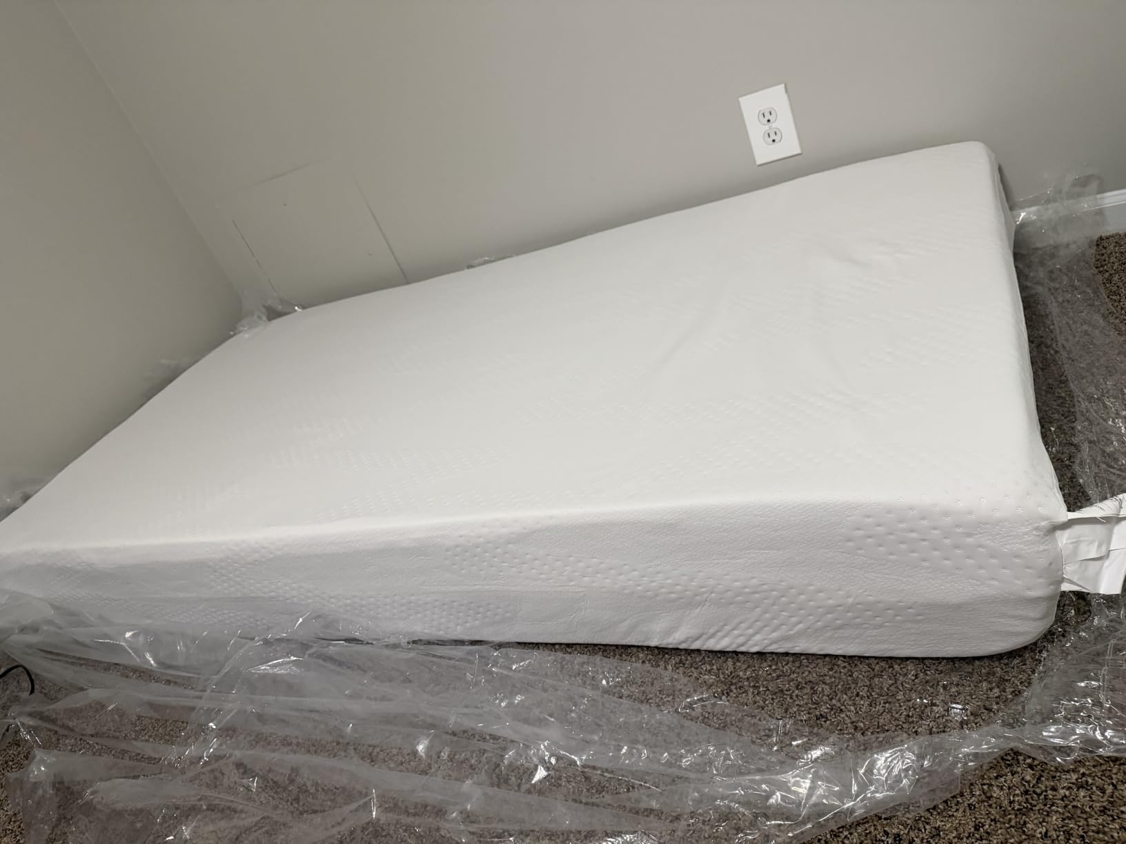 Novilla Queen Size Mattress, 14 Inch Gel Memory Foam Mattress for Cooling customer photo 1