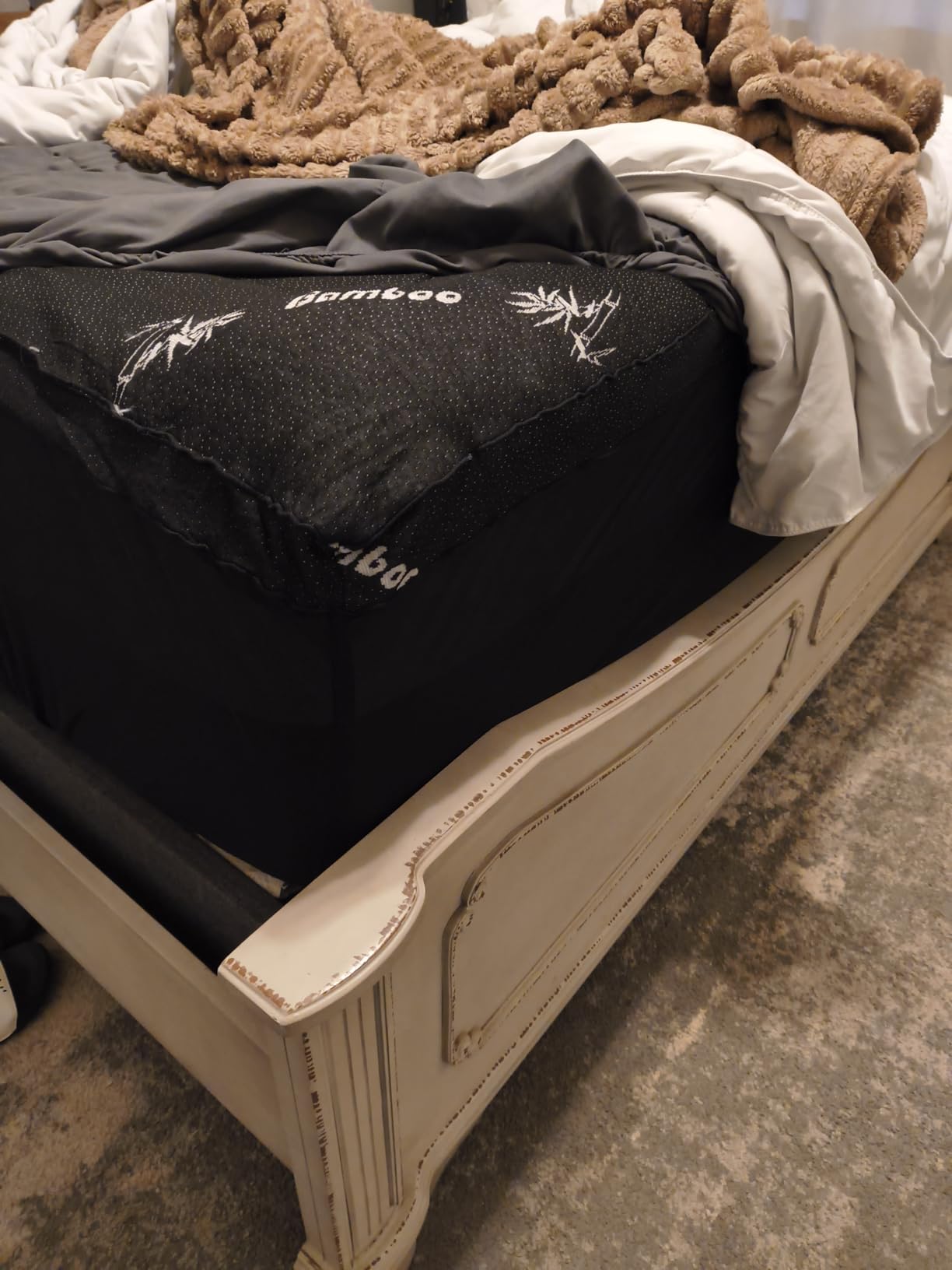 Favorland Mattress Topper Queen Size - Cooling Extra Thick Breathable Viscose Made from Bamboo Mattress pad - Soft Quilted Fitted Mattress Cover with 900 GSM Down Alternative Fill (8-21”Deep Pocket) customer photo 2