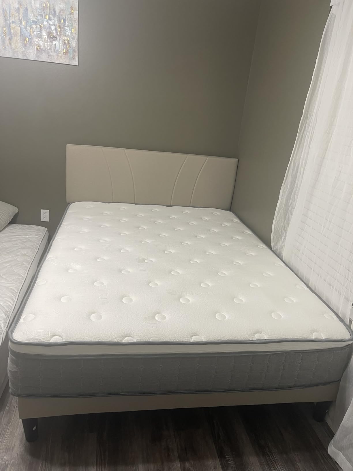 PUBPLON Mattress Queen Size, Medium Firm 12 Inch Mattress with Extra Lumbar & Shoulder Support, Hybrid Mattresses with Gel Memory Foam Pain Relief - Fiberglass Free - No Odor - 365 Night Trial customer photo 1