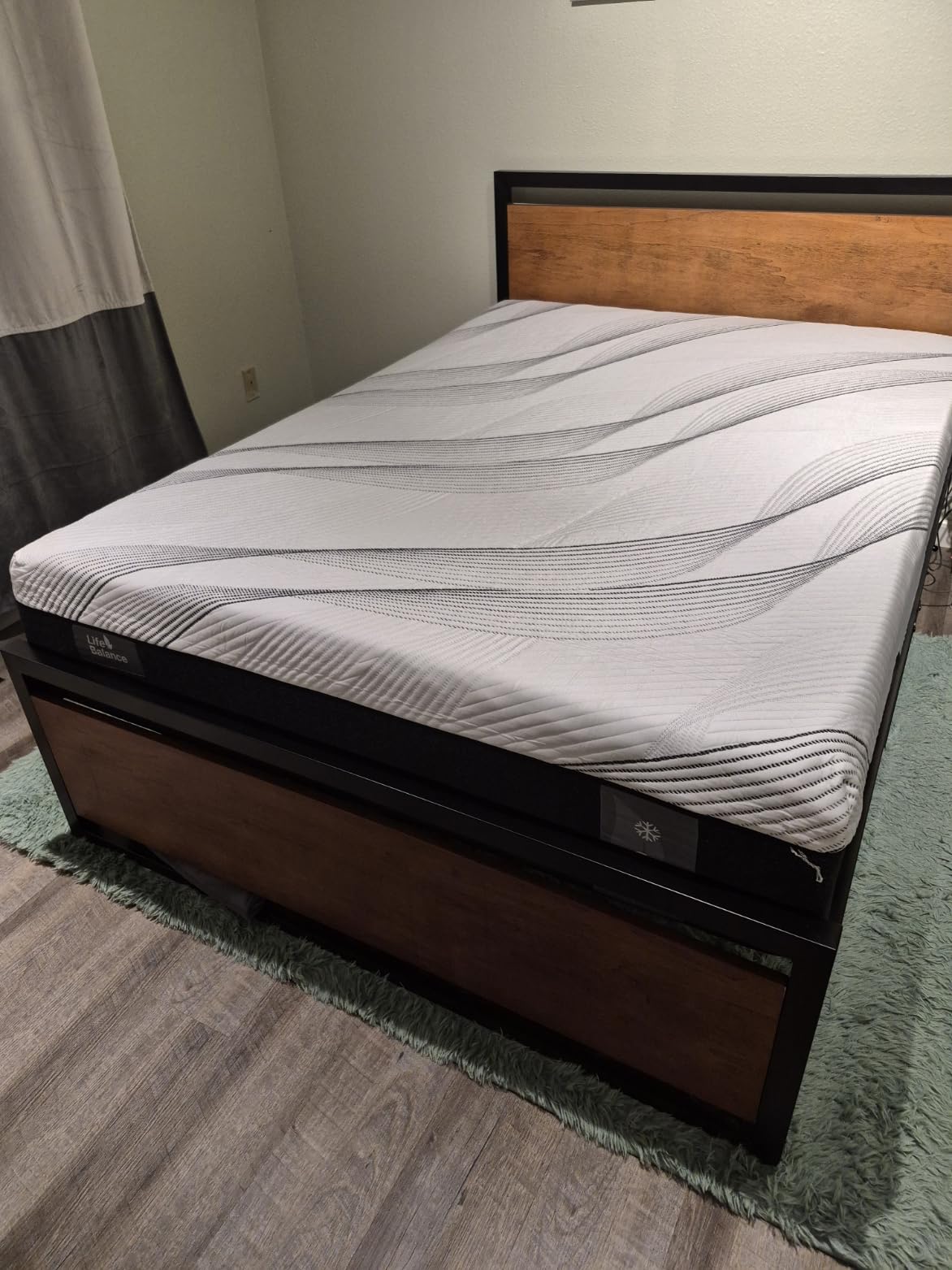 Life Balance Queen Hybrid Mattress 12 Inch, Made in USA, Medium, Copper Gel Memory Foam, Hypoallergenic & Odorless, Motion Isolation & Pressure Relief, Mattress in a Box customer photo 2