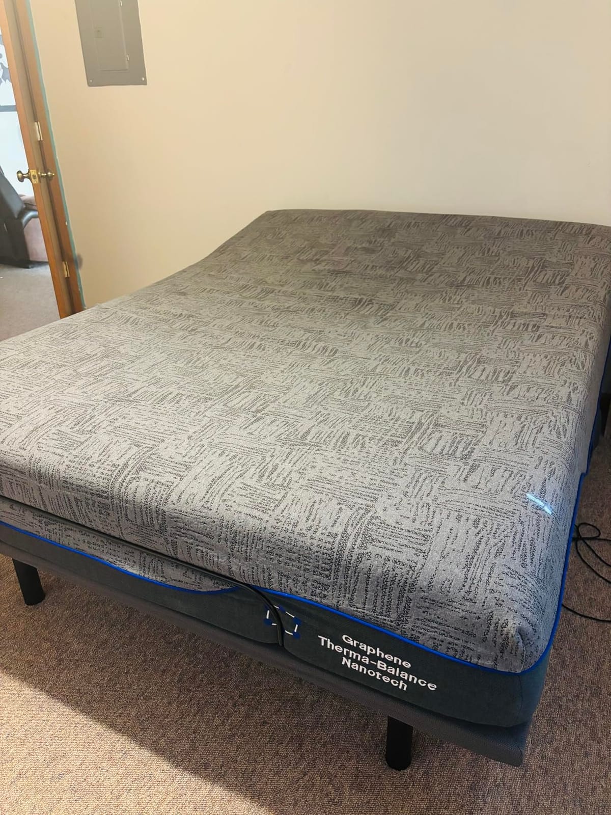 Amada Queen Adjustable Bed Frame with Head & Foot Incline & Wireless Remote, Zero Gravity, Electric Base with 4 Leg Height Options, 4 USB Ports and LED Night Light customer photo 1