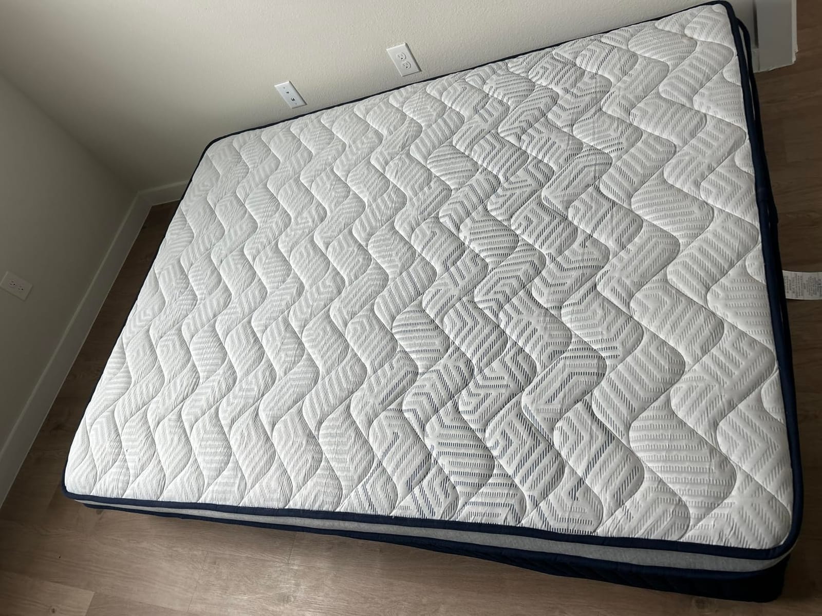 Extra Firm Queen Mattress 14 Inch, Deep Sleep Hybrid Mattress for Lumbar Support & Back Side Sleepers, Pain Relief Mattresses in a Box with Pocket Springs & Cooling Gel - 365-Night Trial, CertiPUR-US customer photo 2