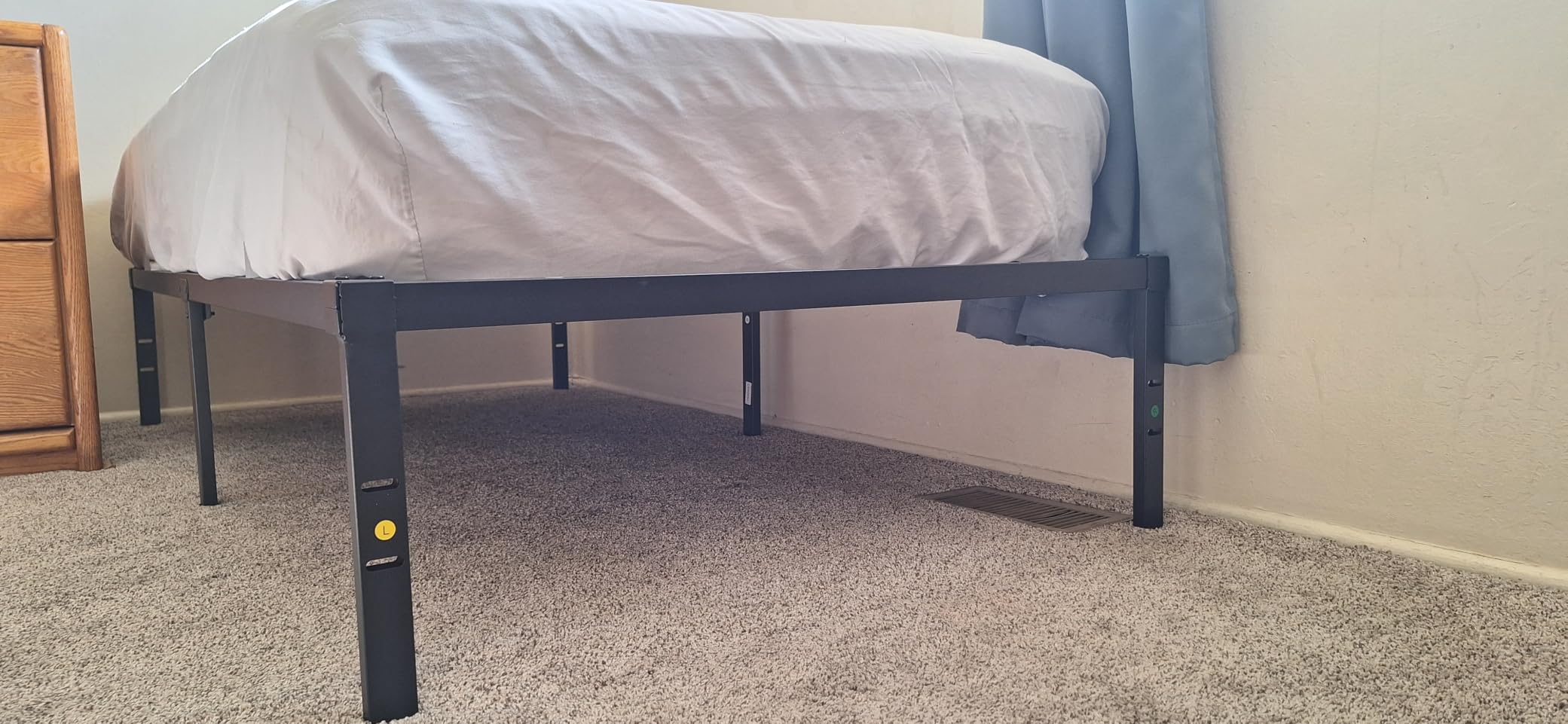 VASAGLE Queen Metal Bed Frame 14 Inches Tall, 1100 lb Weight Capacity customer photo 1