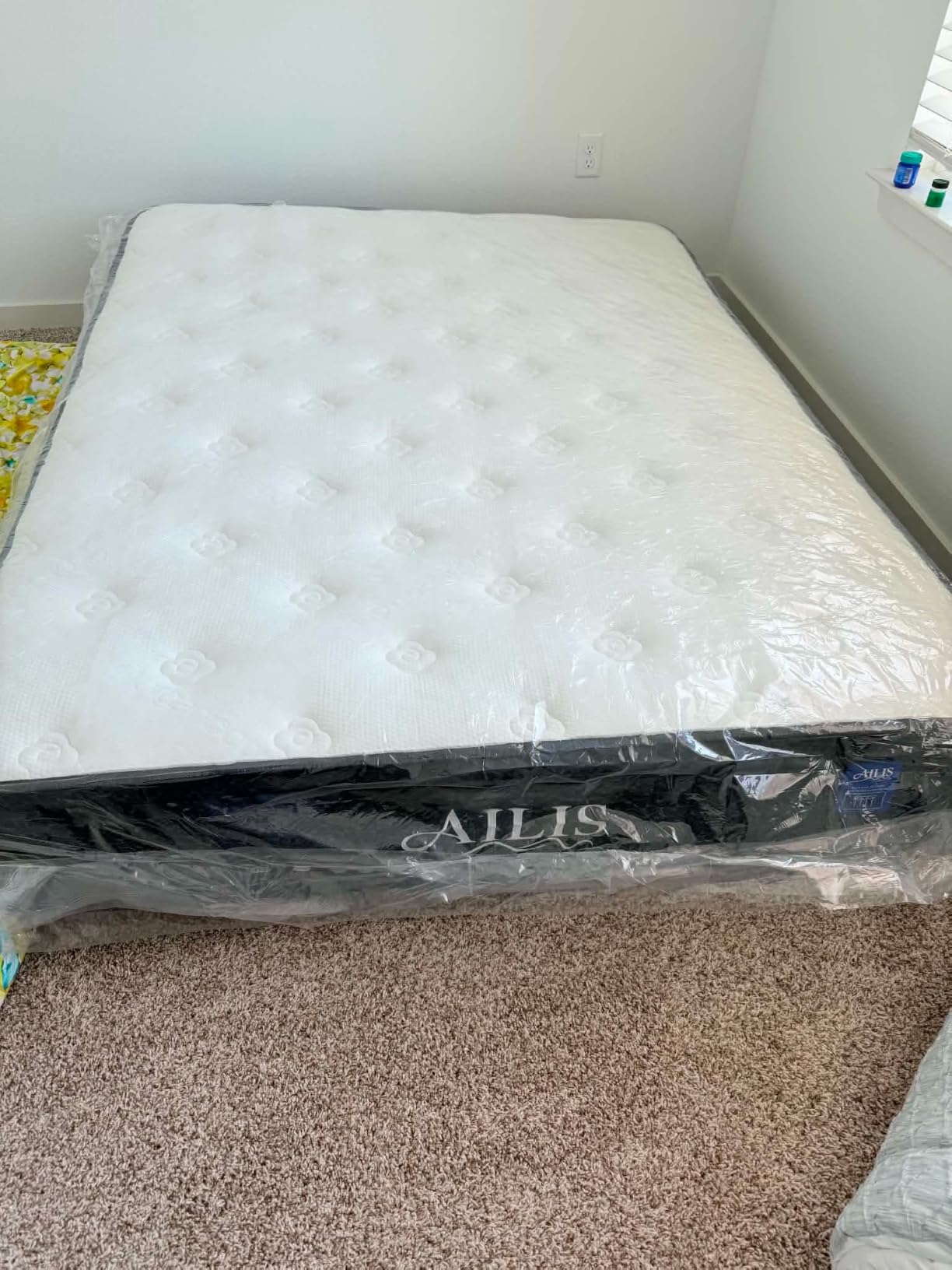 King Mattress,14 Inch king size Mattress in a Box, Medium Firm Hybrid Mattress with Individually Wrapped Pocket Springs for Excellent Motion Isolation & Strong Edge Support, Cooler Breathable Sleep customer photo 1