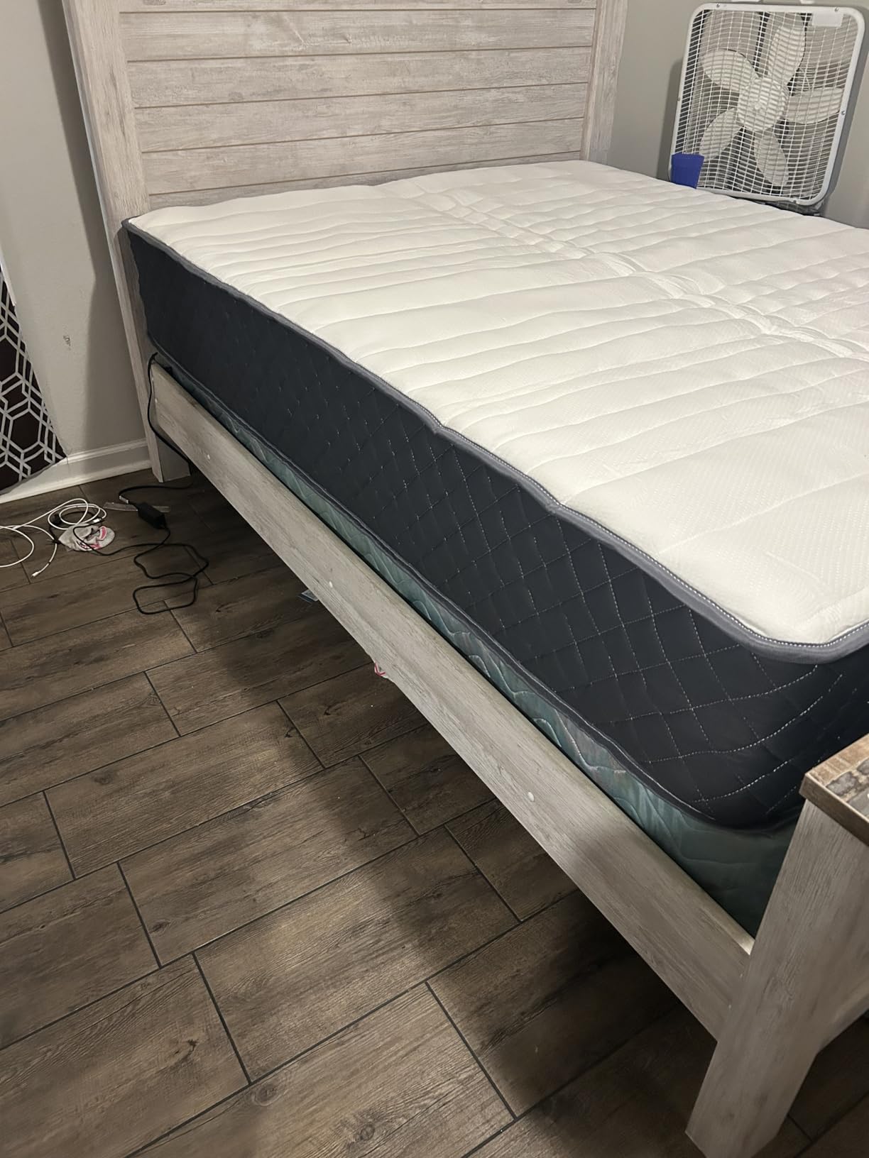 12 Inch Queen Mattress, Hybrid with Motion-Isolating Pocket Springs customer photo 2