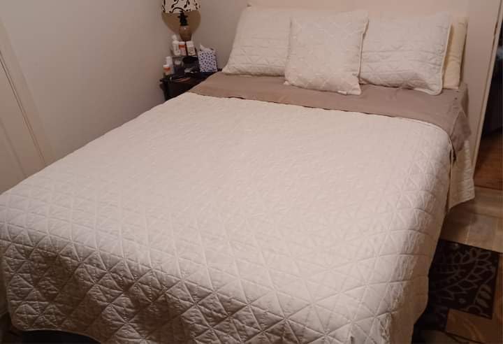 LETMOON 12 Inch California King Mattress, Hybrid Pocket Spring Medium customer photo 2