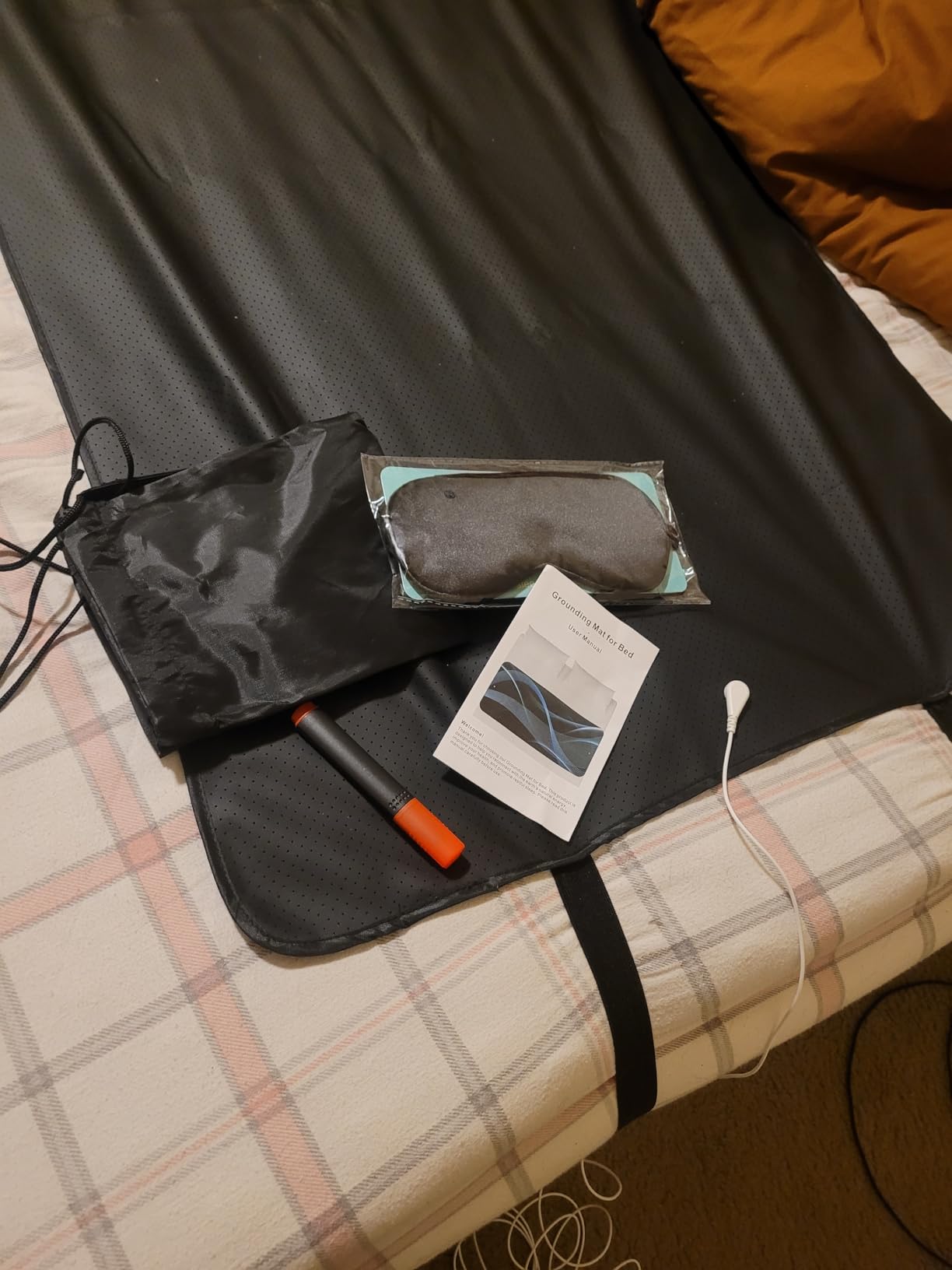 Grounding Mat for Bed with Leather, Improve Sleep, Relieve Stress & Pain, Anti-Slip & Eco-Friendly PU Leather, Includes Grounding Cord & Sleep Mask for Enhanced Rest Magnetic Therapy (King-27''×78'') customer photo 1