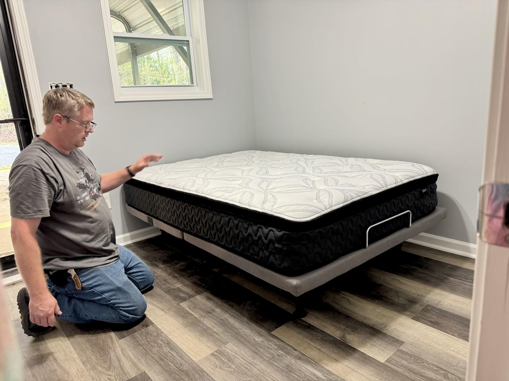 Adjustable Bed Frame with Massage, Wireless Remote, Head Foot Incline, USB, Underbed Light - Heavy Duty Platform, Zero Gravity Bedframe (King, Adjustable Bed Frame with Massage) customer photo 2